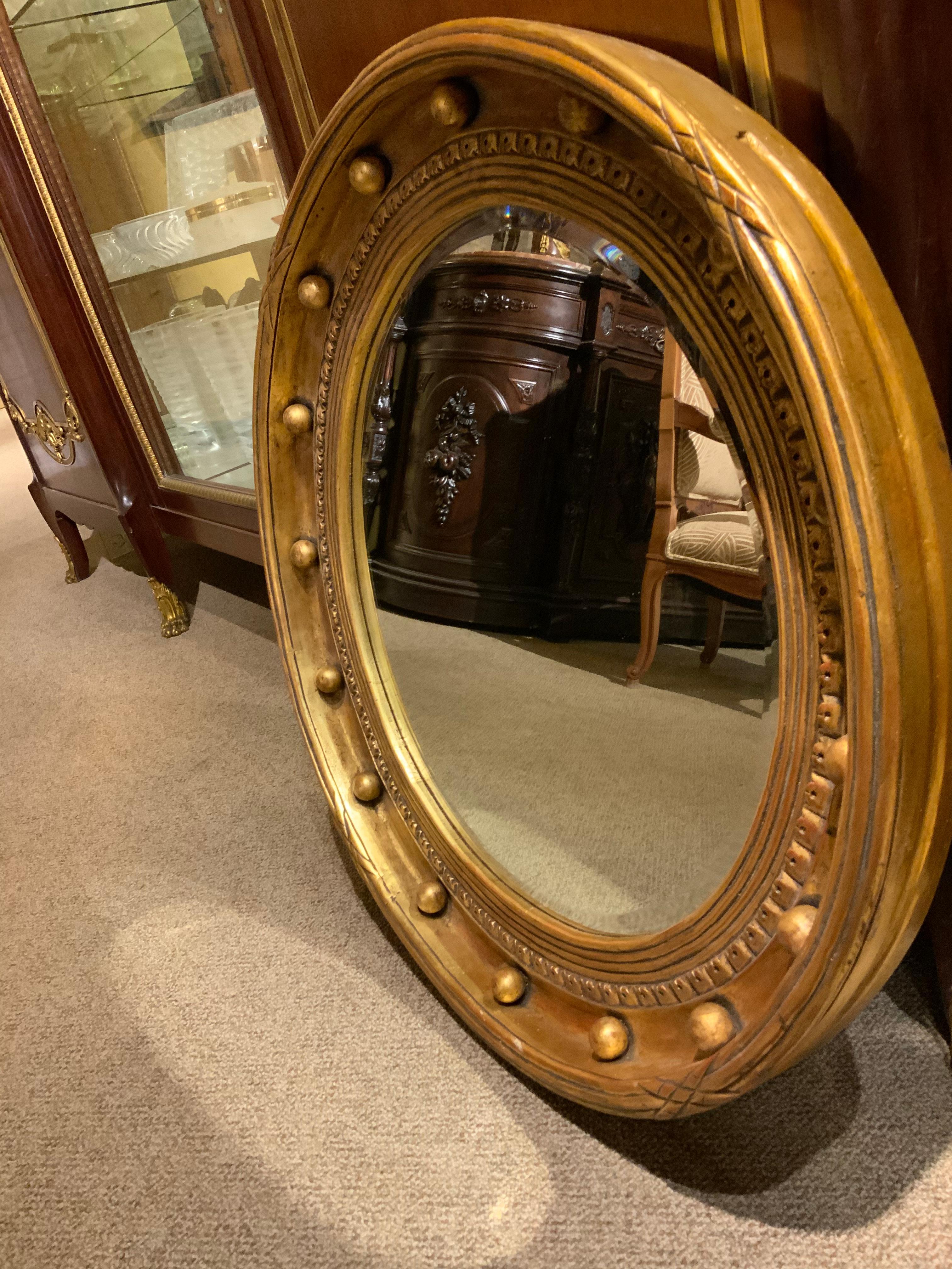 Circular Giltwood Mirror with Beveled Plate, Mid-Century In Good Condition In Houston, TX