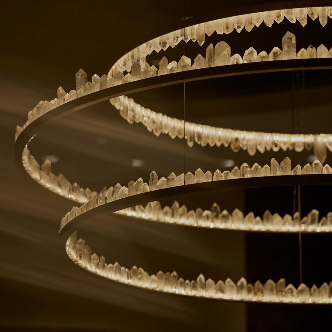 Downward Circular Ring Natural Quartz Crystal Pendant Light by Christopher Boots in vendita 4