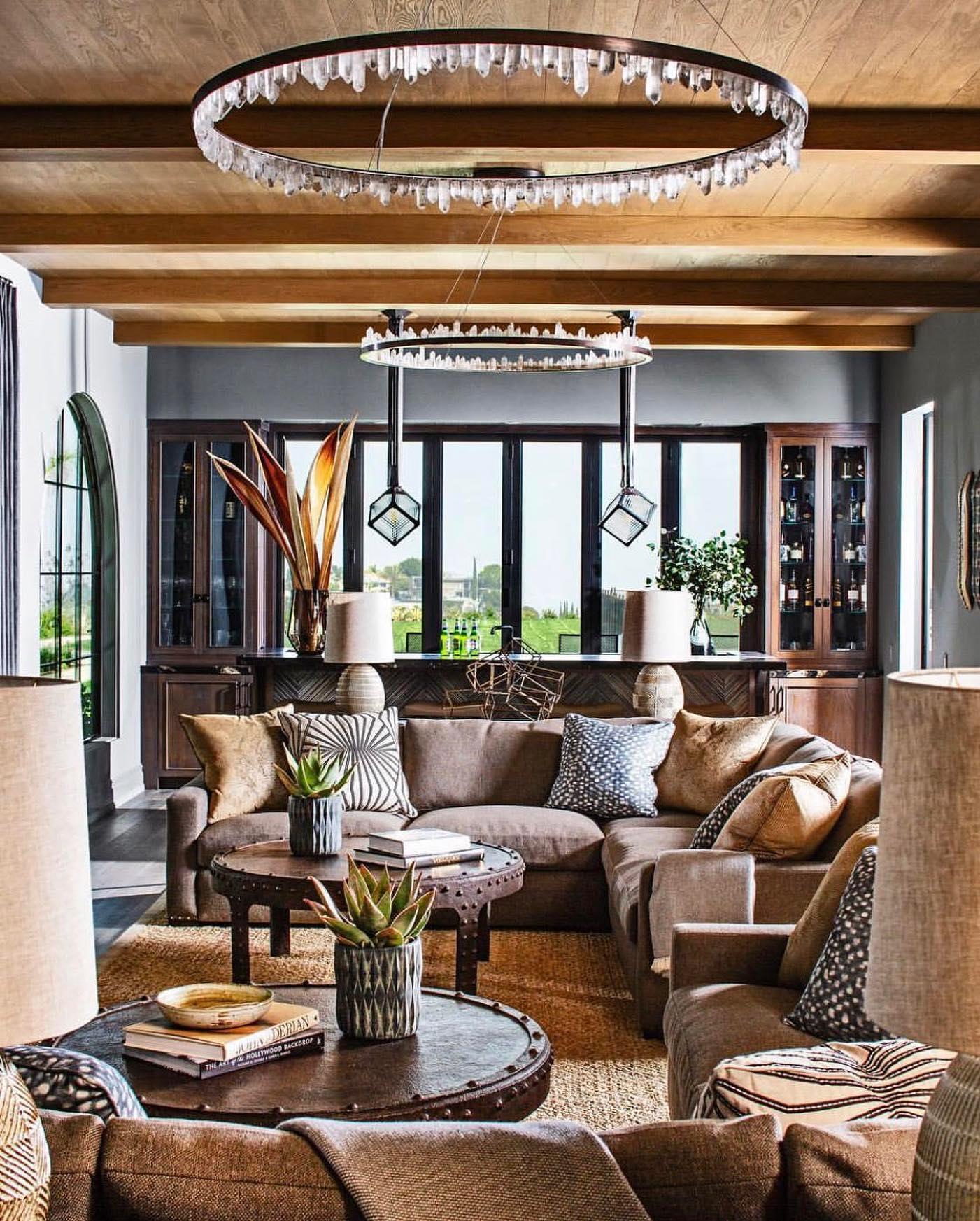 XXI secolo e contemporaneo Downward Circular Ring Natural Quartz Crystal Pendant Light by Christopher Boots in vendita