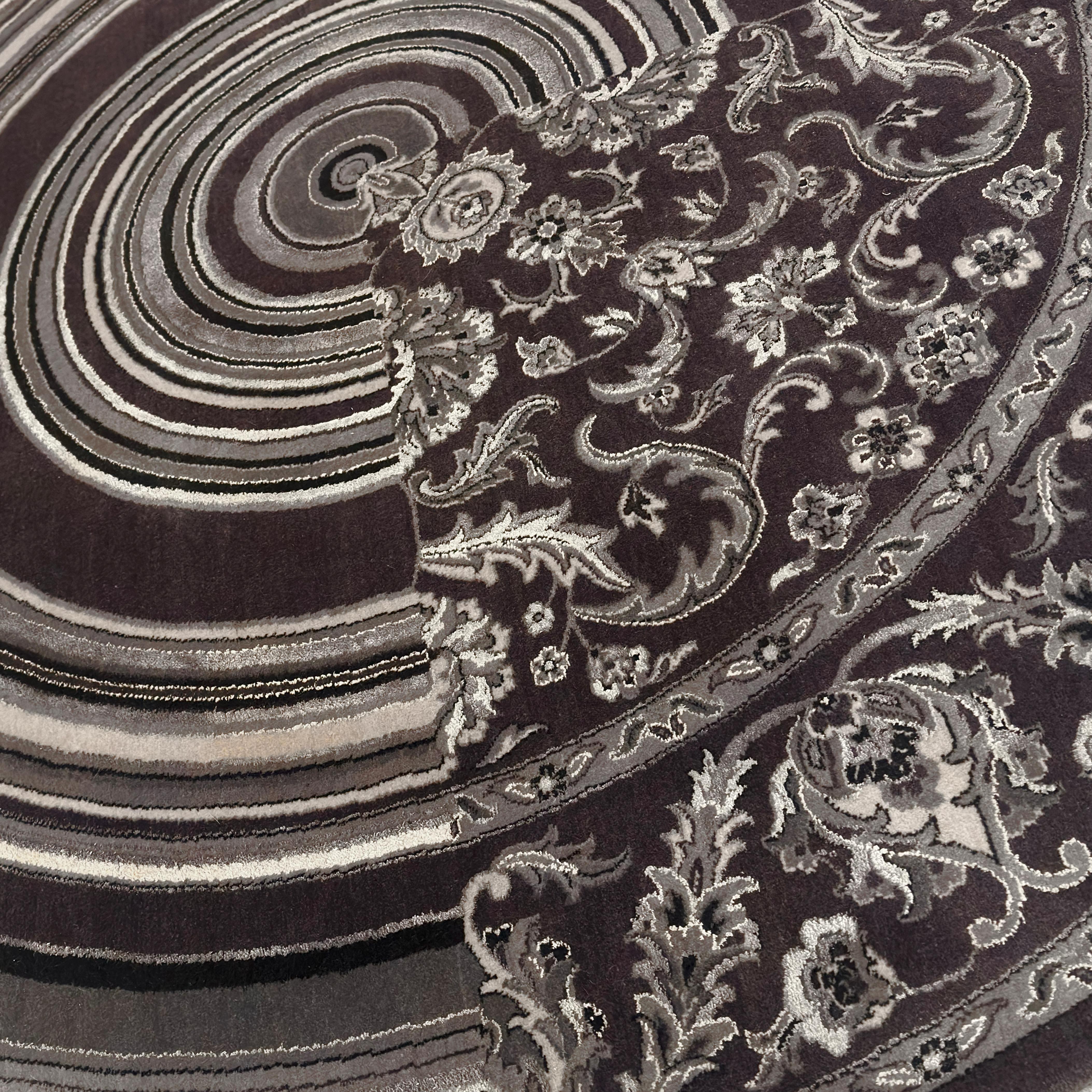 XXIe siècle et contemporain Tapis circulaire en laine gris et blanc noué à la main par Richard Hutten, 2010 en vente