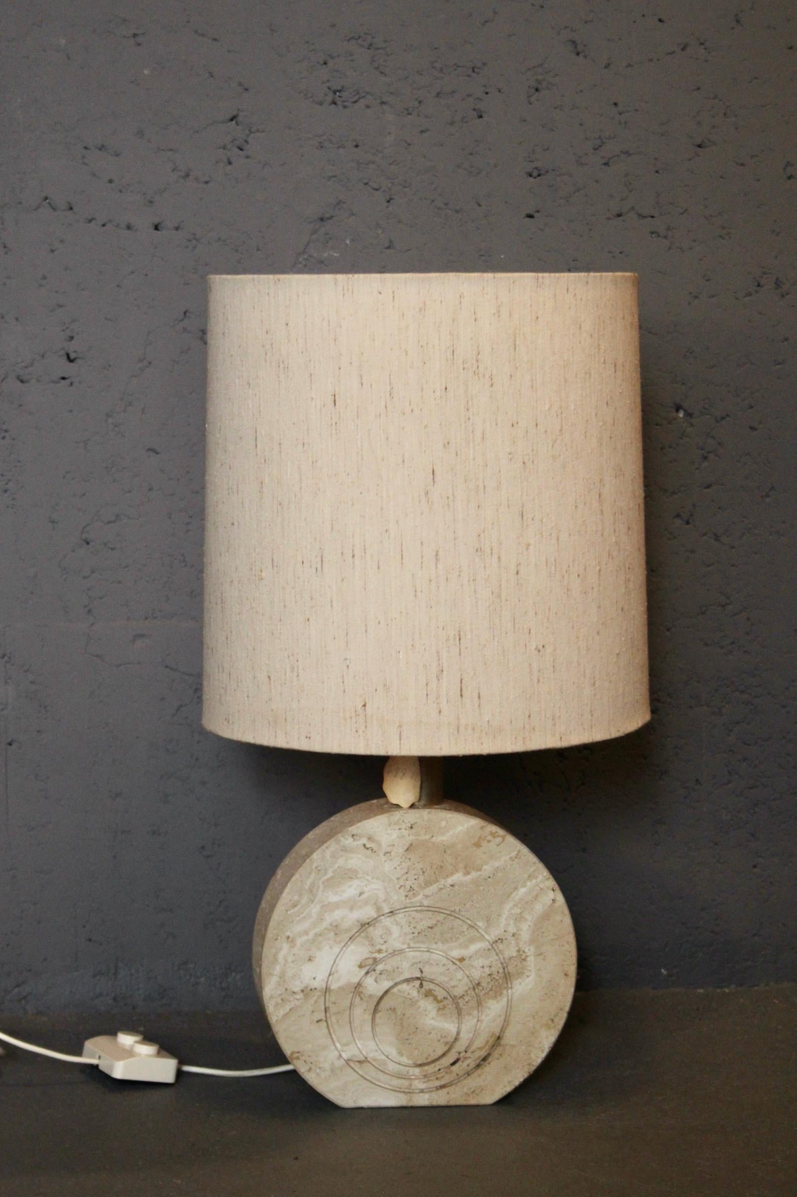 Lámparas circulares italianas de travertino y latón de los años 70, de Fratelli Manelli Italiano en venta