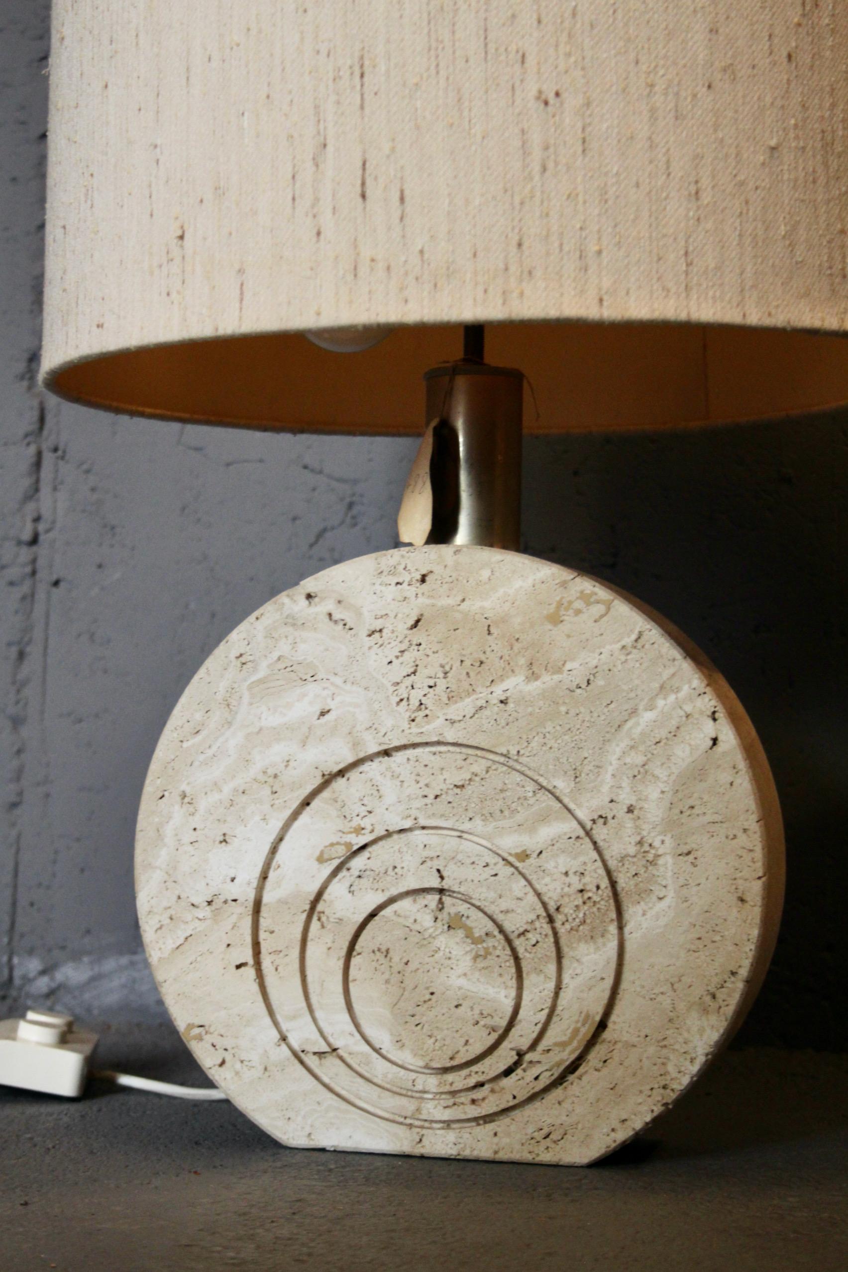 Lámparas circulares italianas de travertino y latón de los años 70, de Fratelli Manelli Travertino en venta