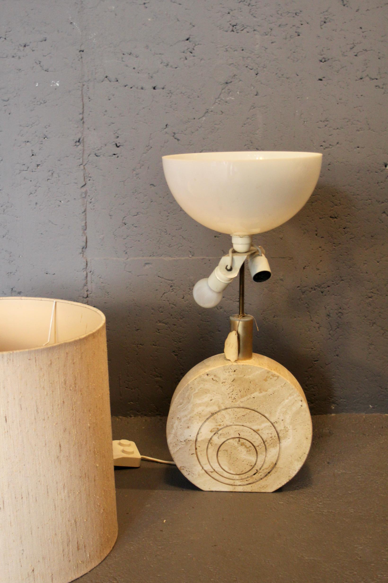 Lámparas circulares italianas de travertino y latón de los años 70, de Fratelli Manelli en venta 2