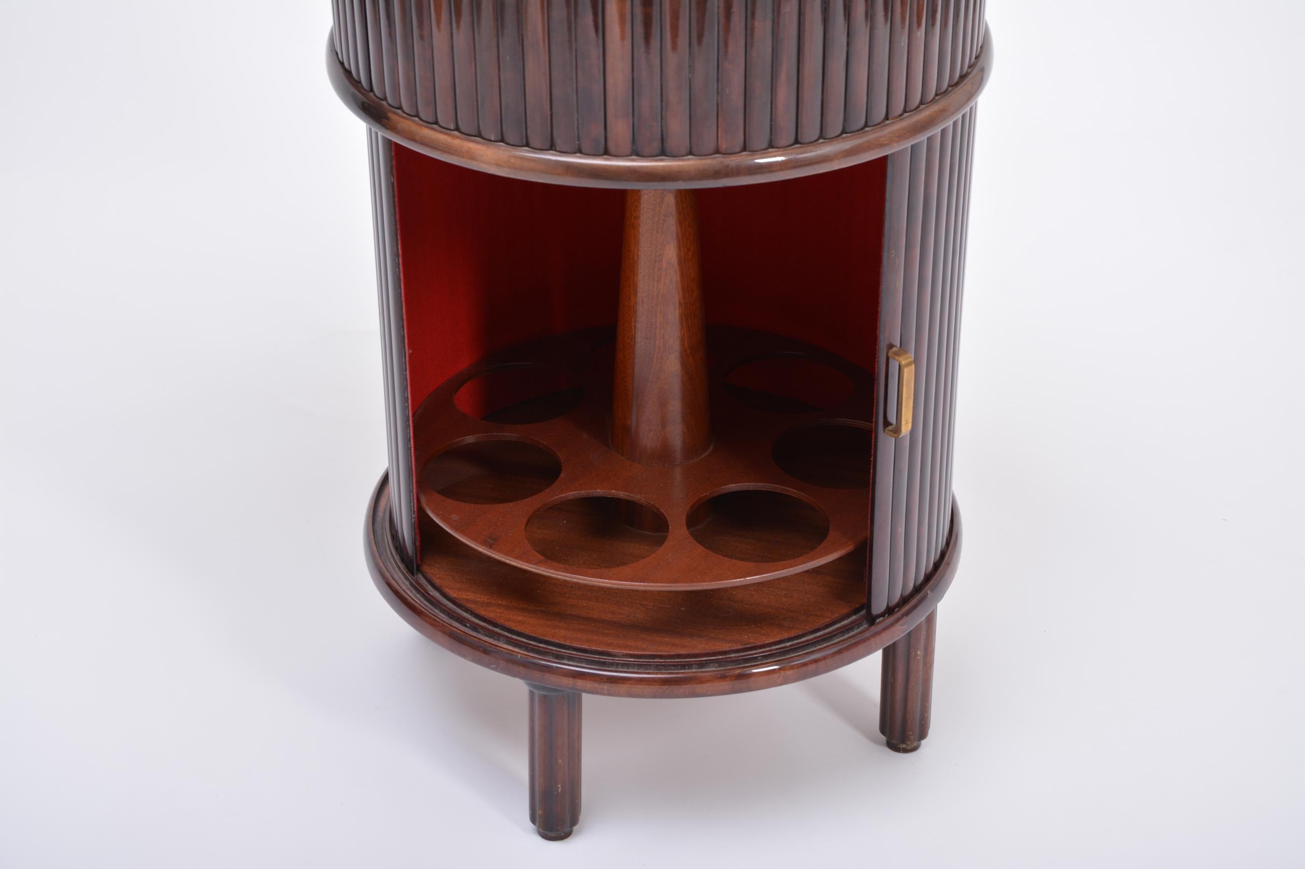 Circular Italian Mid-Century Bar Cabinet with Sliding Doors and Swiveling Tray In Good Condition In Berlin, Germany