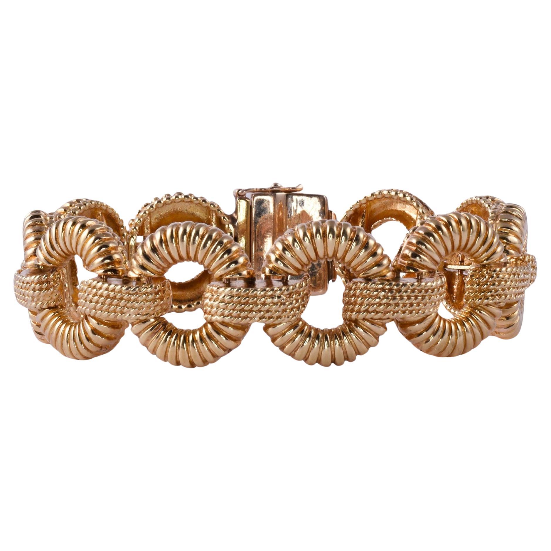 Circular Link 18K Gold Bracelet For Sale