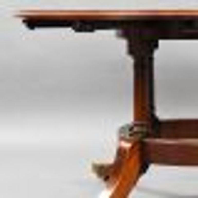 Circular Mahogany Extending Table In Good Condition For Sale In Chelmsford, Essex