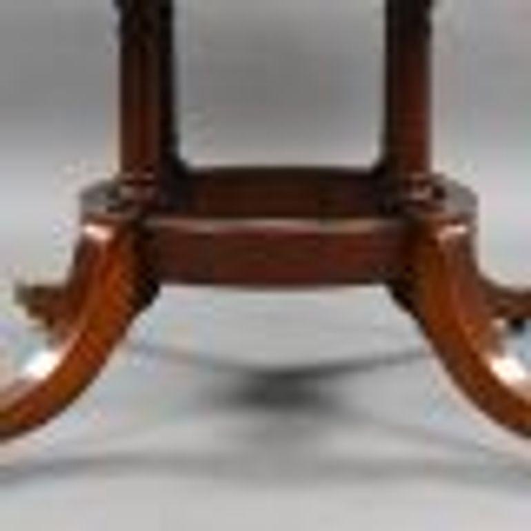 Circular Mahogany Extending Table For Sale 1