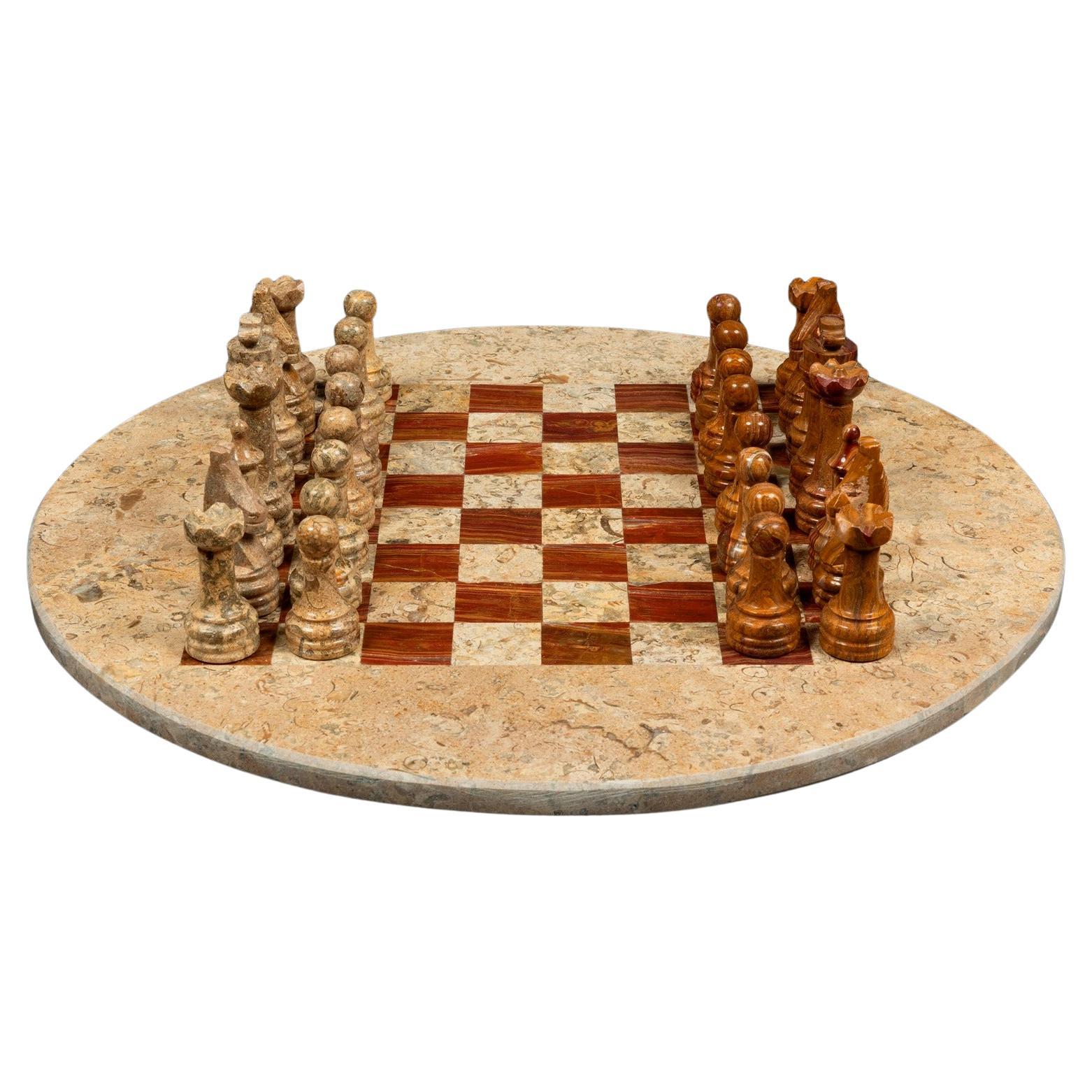 Set di scacchi circolari in marmo: Una melodia di beige e marrone terracotta