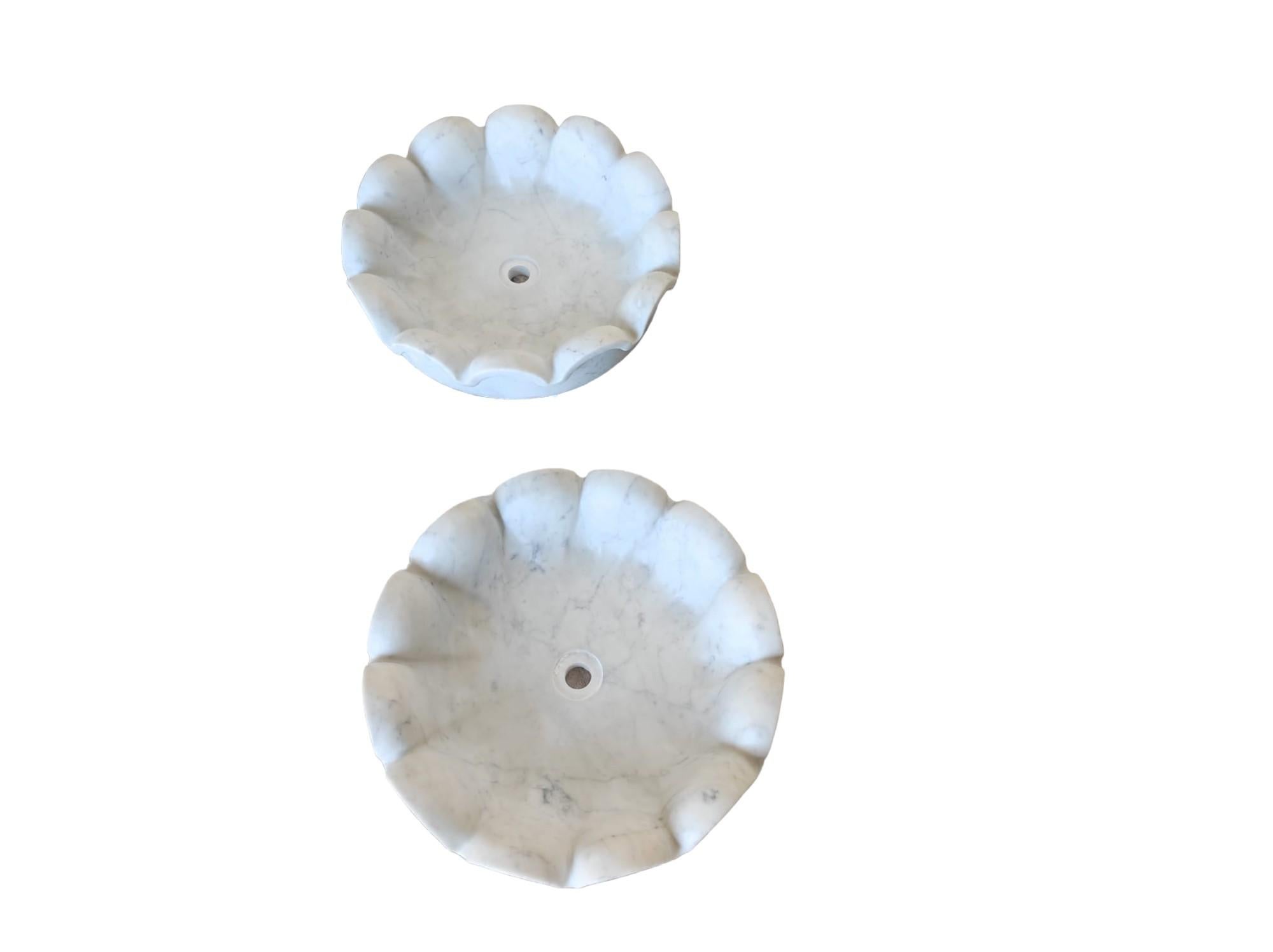 Italiano Lavandino circolare in marmo e pietra A. Stone in vendita