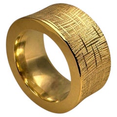 Bague « Circular Mass » en or jaune 18 carats, par Lucía Rovira