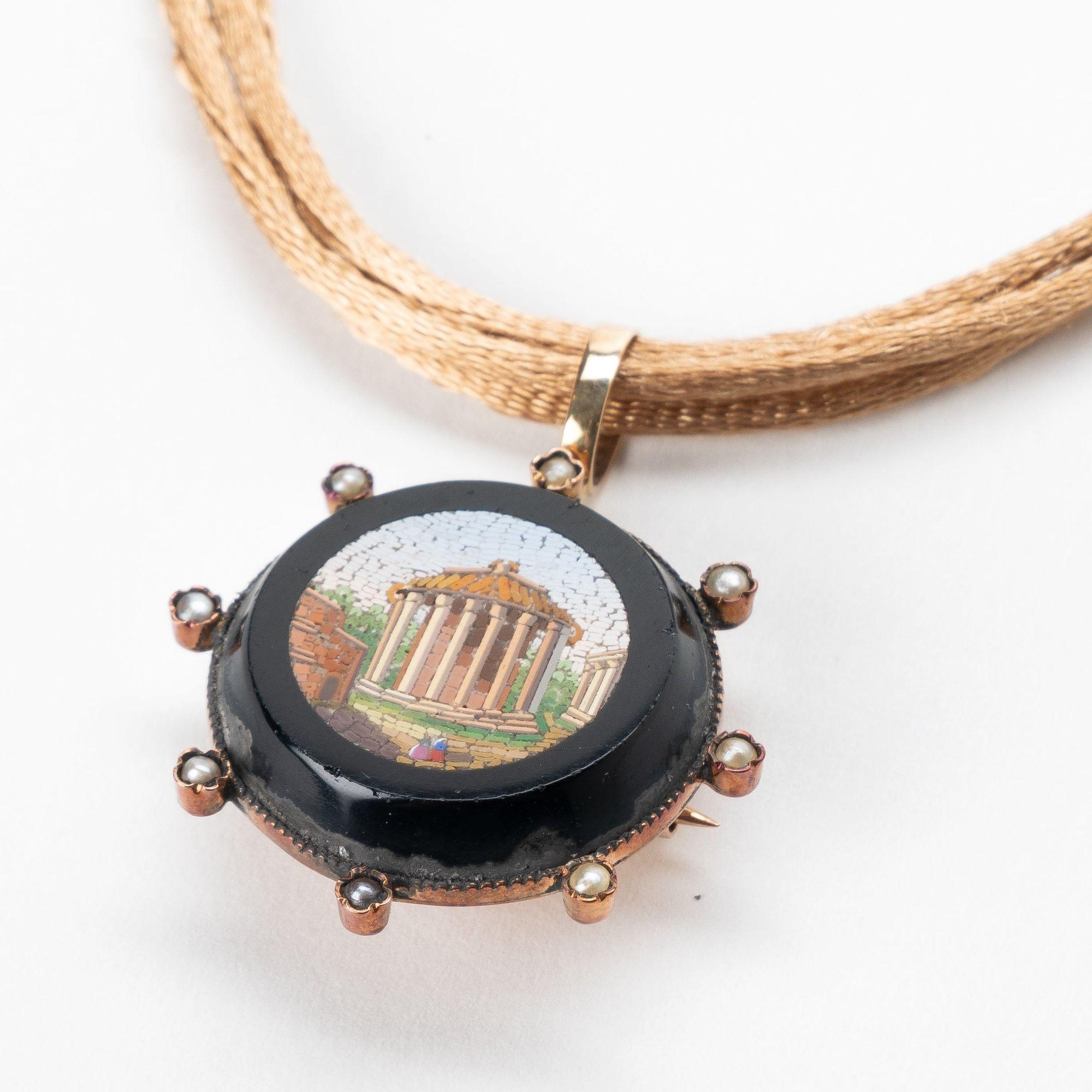 Women's Circular micro mosaic pendant necklace of the Temple of Vesta, 1830-40 For Sale