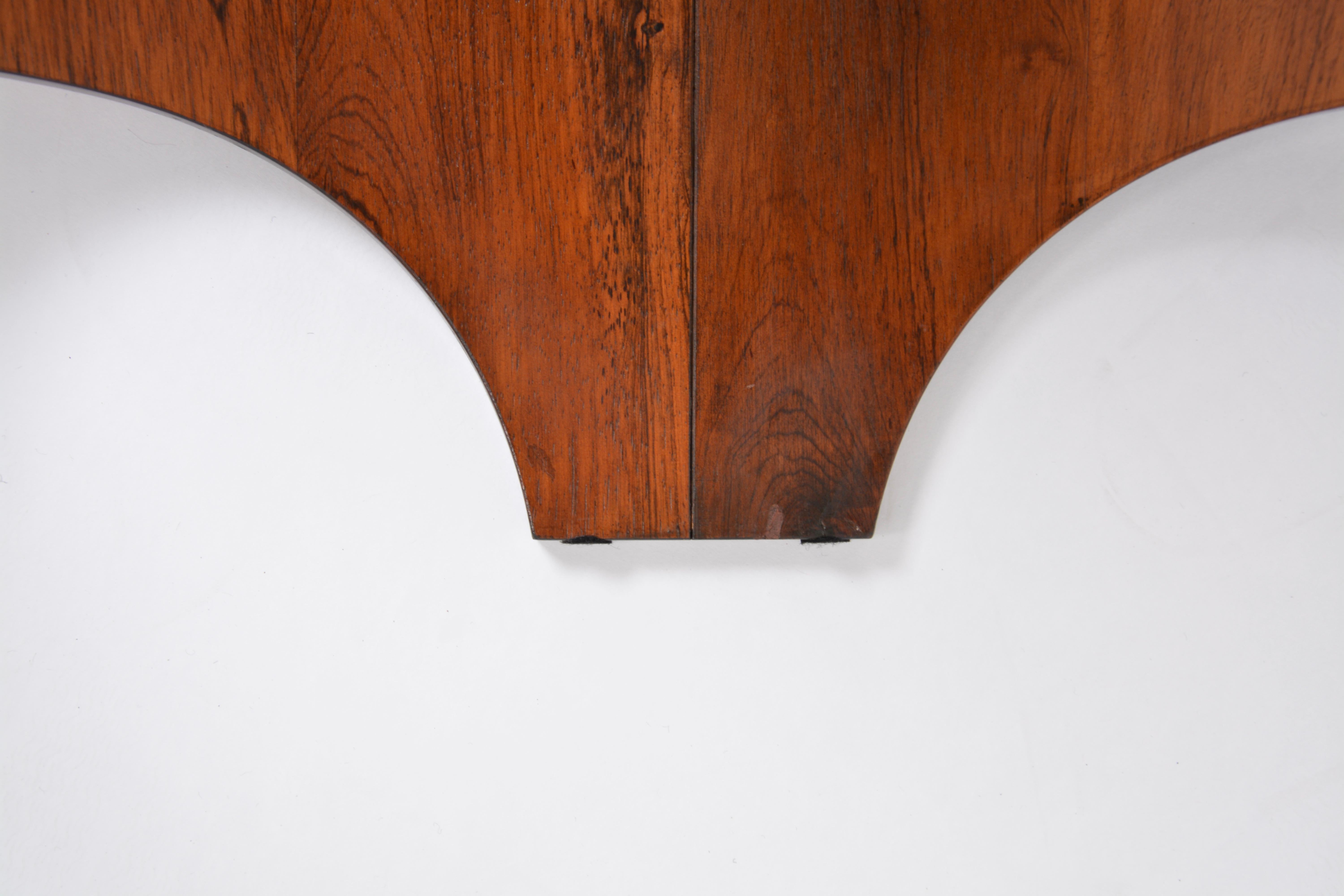 Runder Midcentury Couchtisch mit Holzfuß und Glasplatte 4
