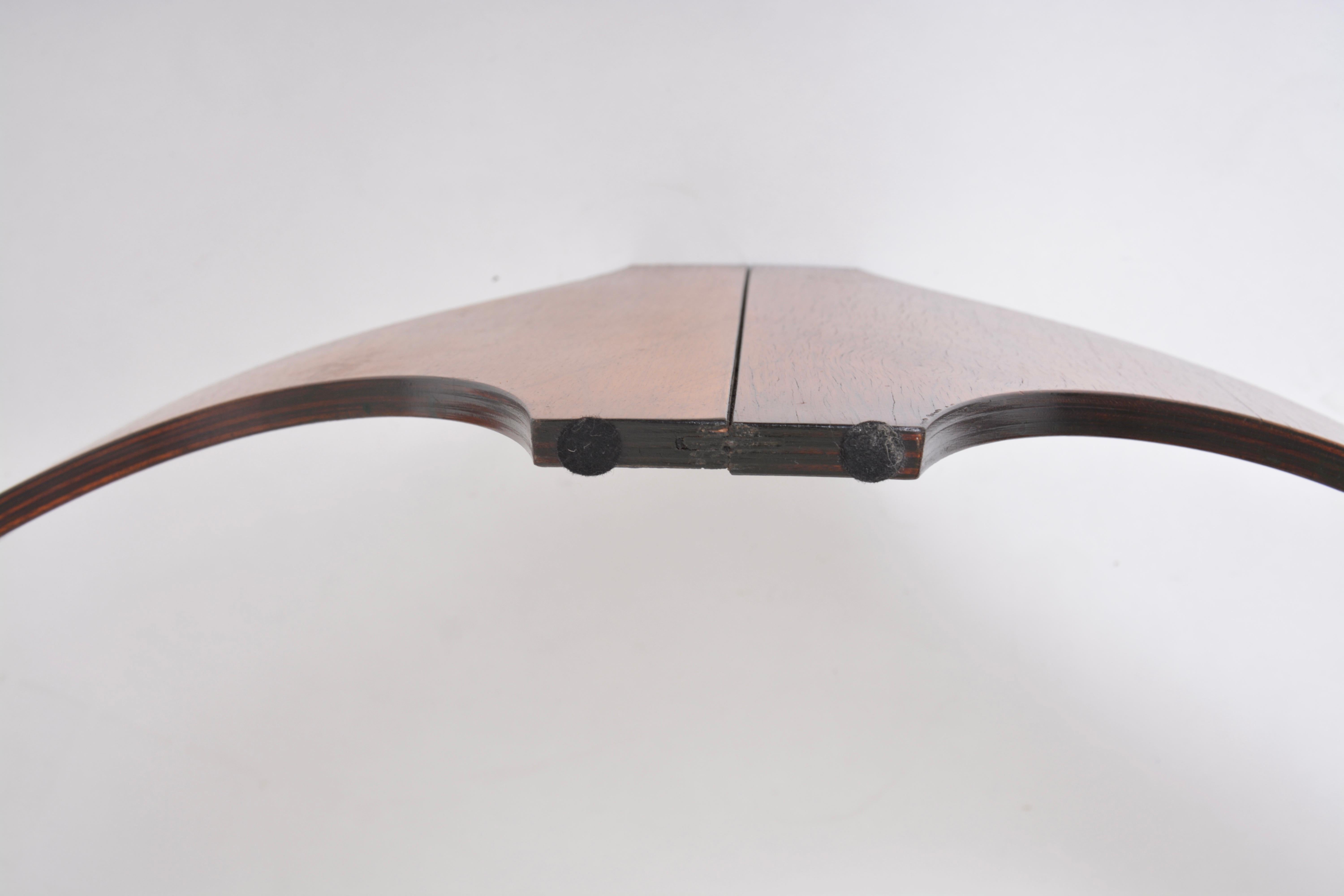 Runder Midcentury Couchtisch mit Holzfuß und Glasplatte 5