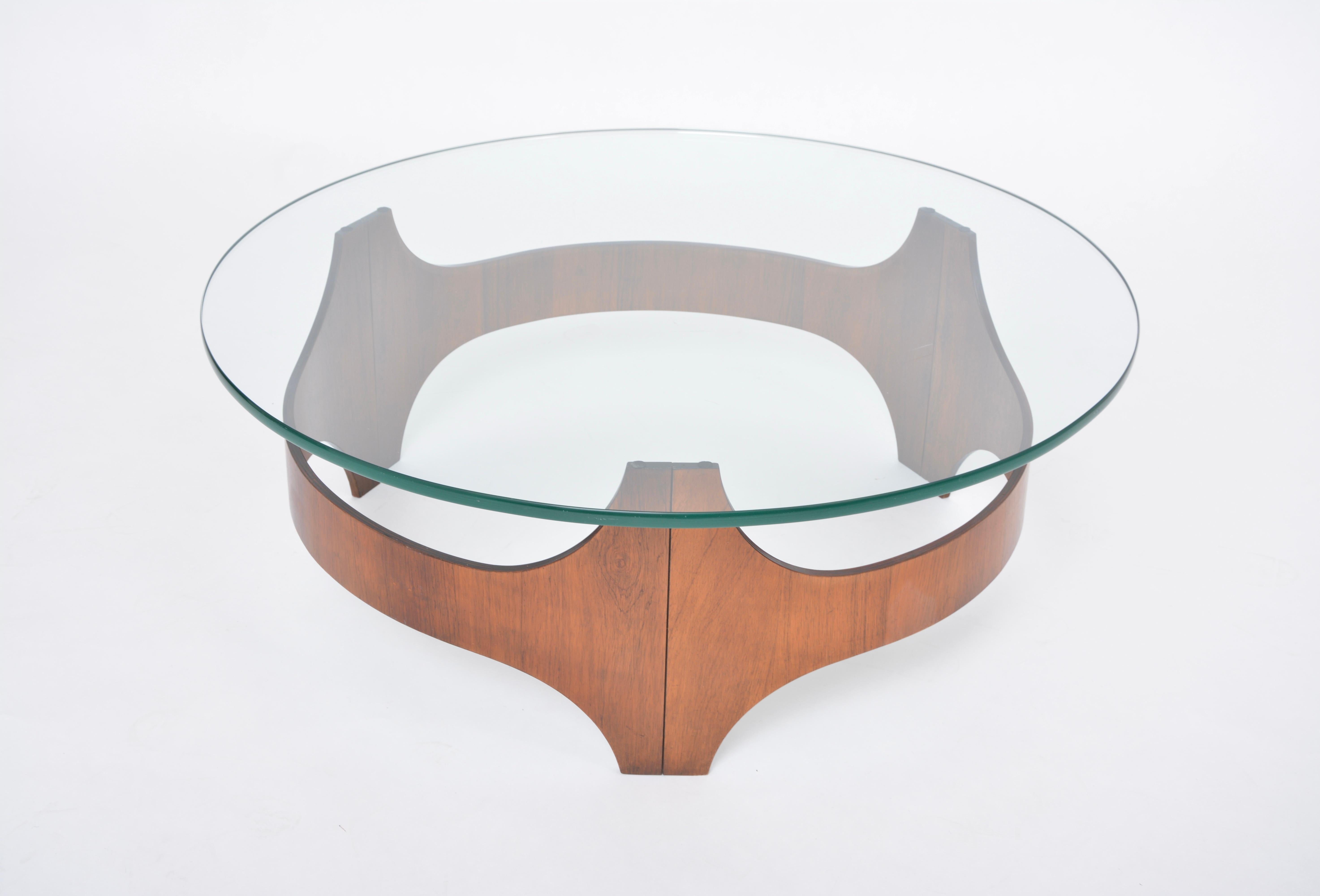 Runder Midcentury Couchtisch mit Holzfuß und Glasplatte (Moderne der Mitte des Jahrhunderts)