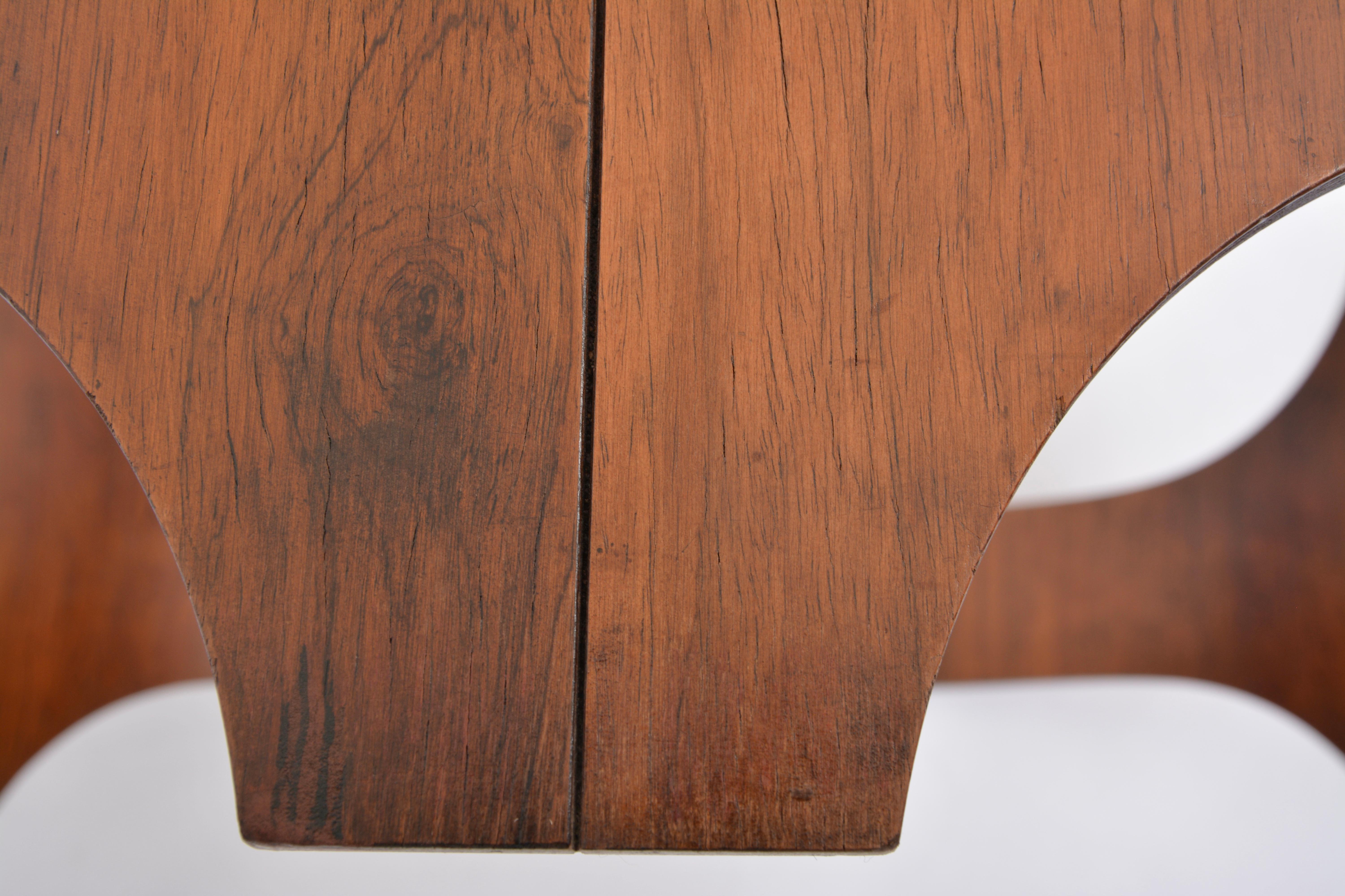 Runder Midcentury Couchtisch mit Holzfuß und Glasplatte 2