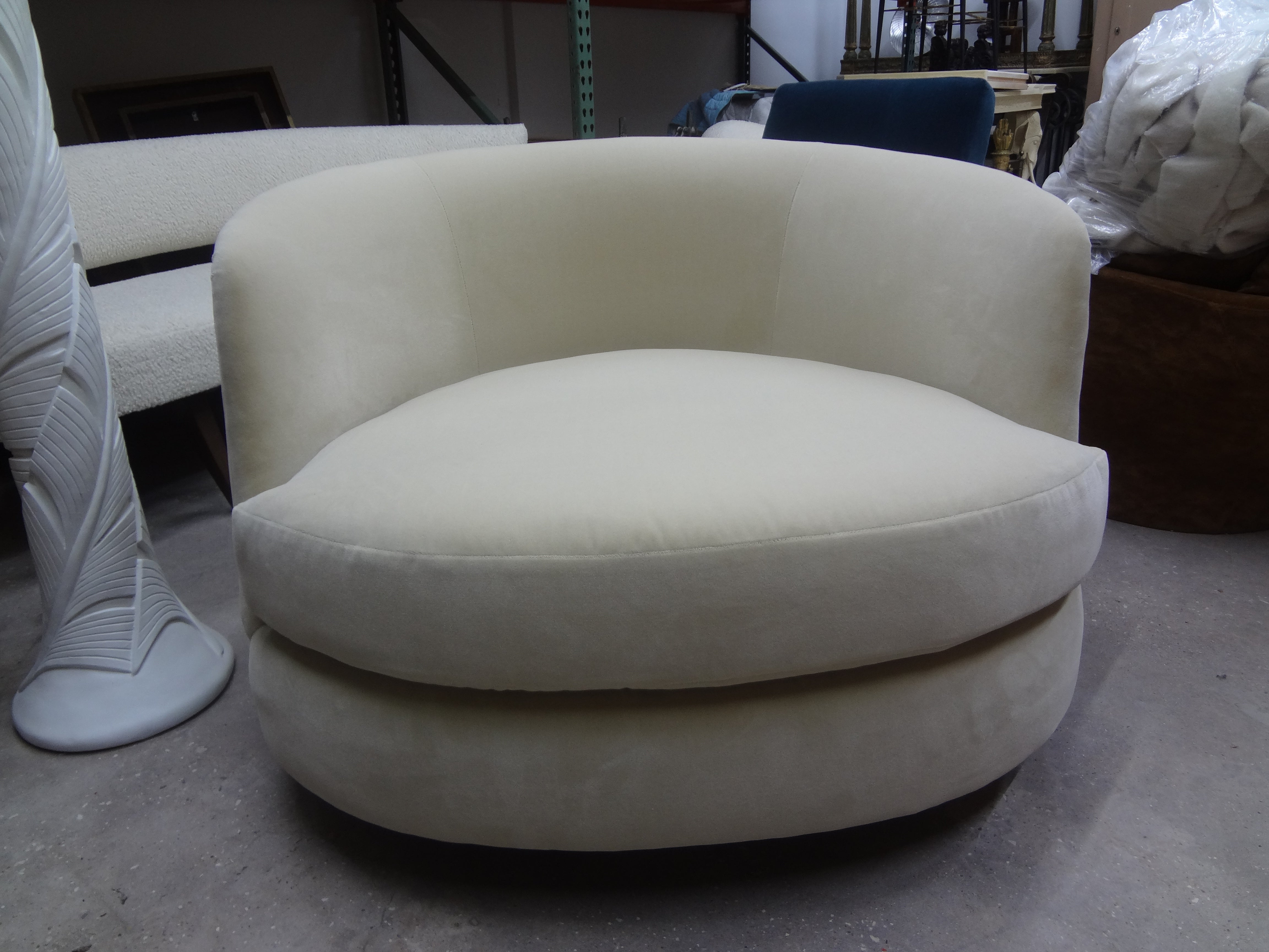 Mid-Century Modern Circular Milo Baughman for Thayer Coggin Swivel Lounge Chair For Sale