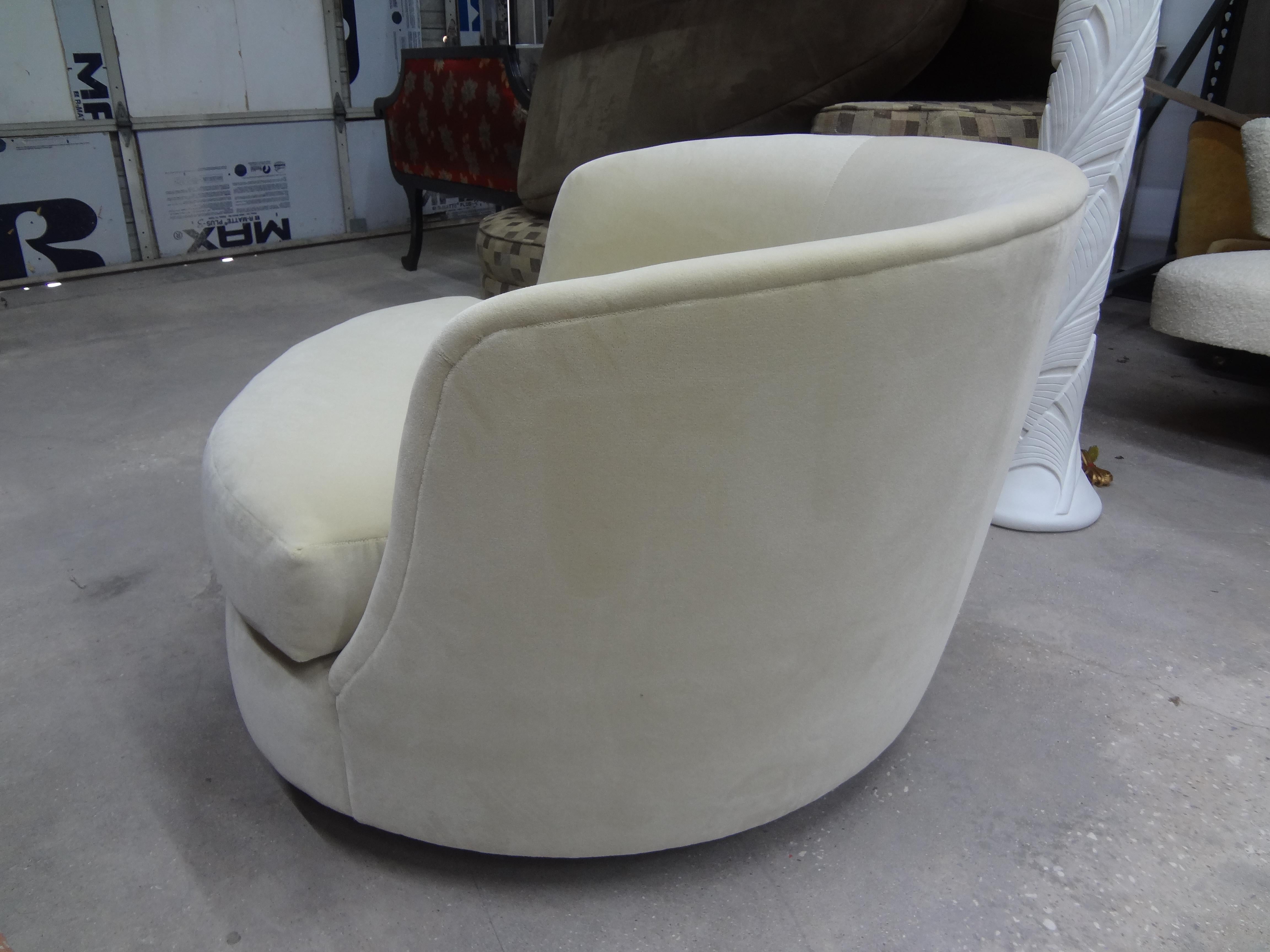 Circular Milo Baughman for Thayer Coggin Swivel Lounge Chair In Good Condition For Sale In Houston, TX