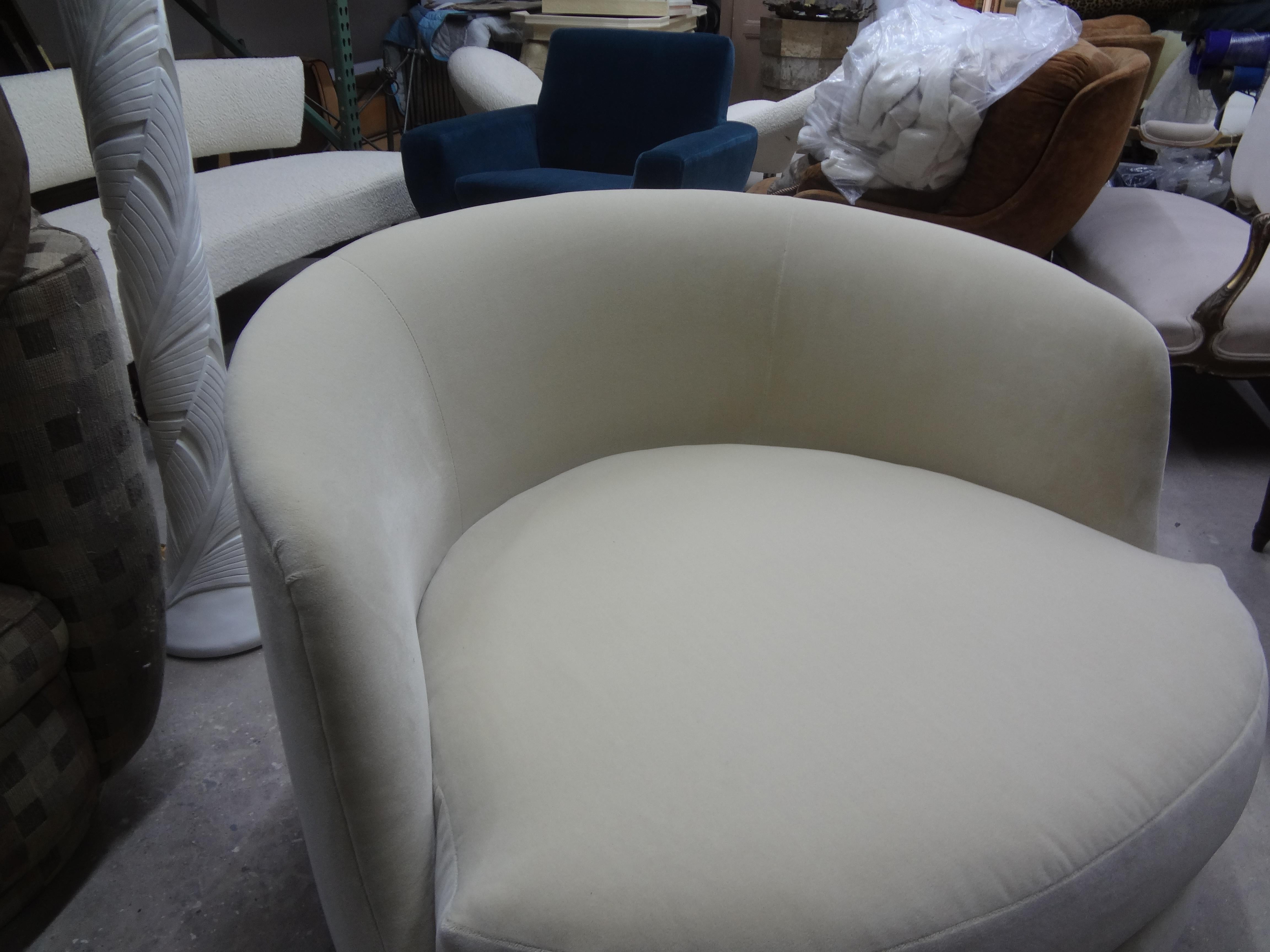 Late 20th Century Circular Milo Baughman for Thayer Coggin Swivel Lounge Chair For Sale