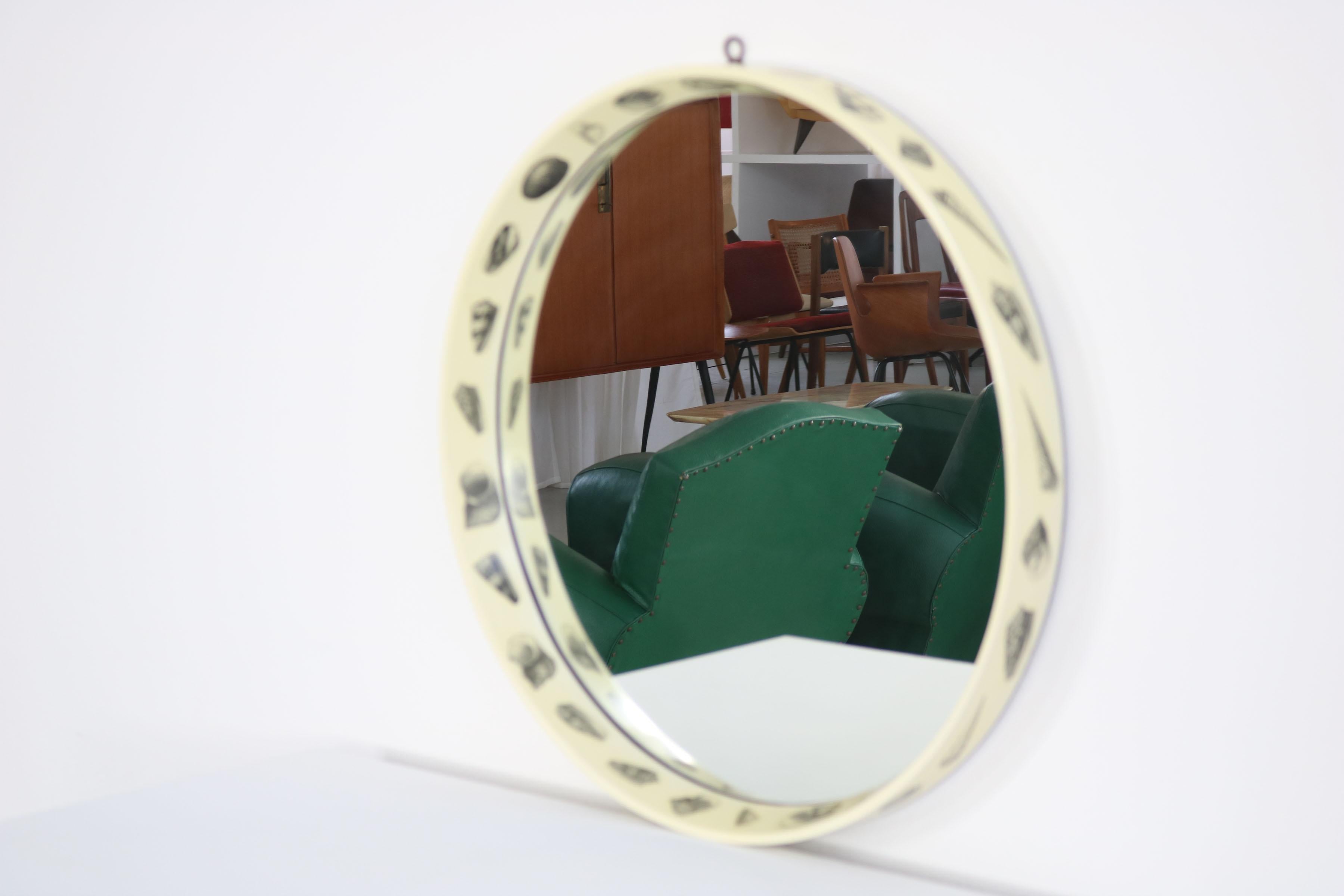 Circular Mirror in the Manner of Fornasetti, from Italy 1950 In Good Condition For Sale In Wolfurt, AT