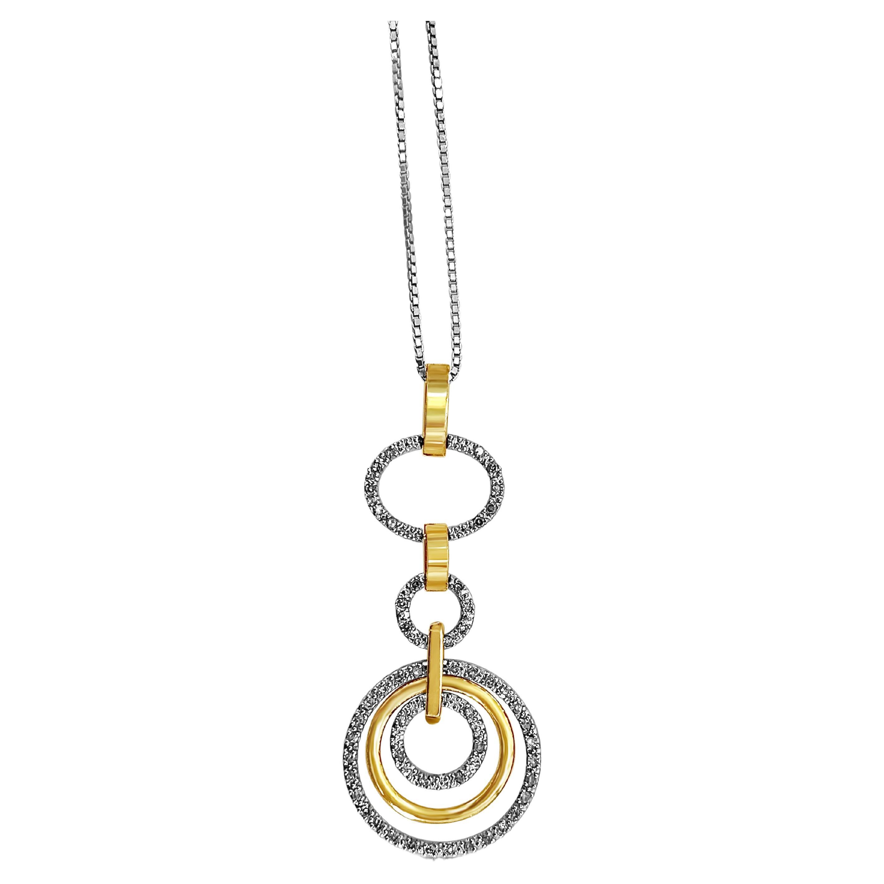 Collier pendentif circulaire à plusieurs anneaux et diamants en or massif 10 carats en vente