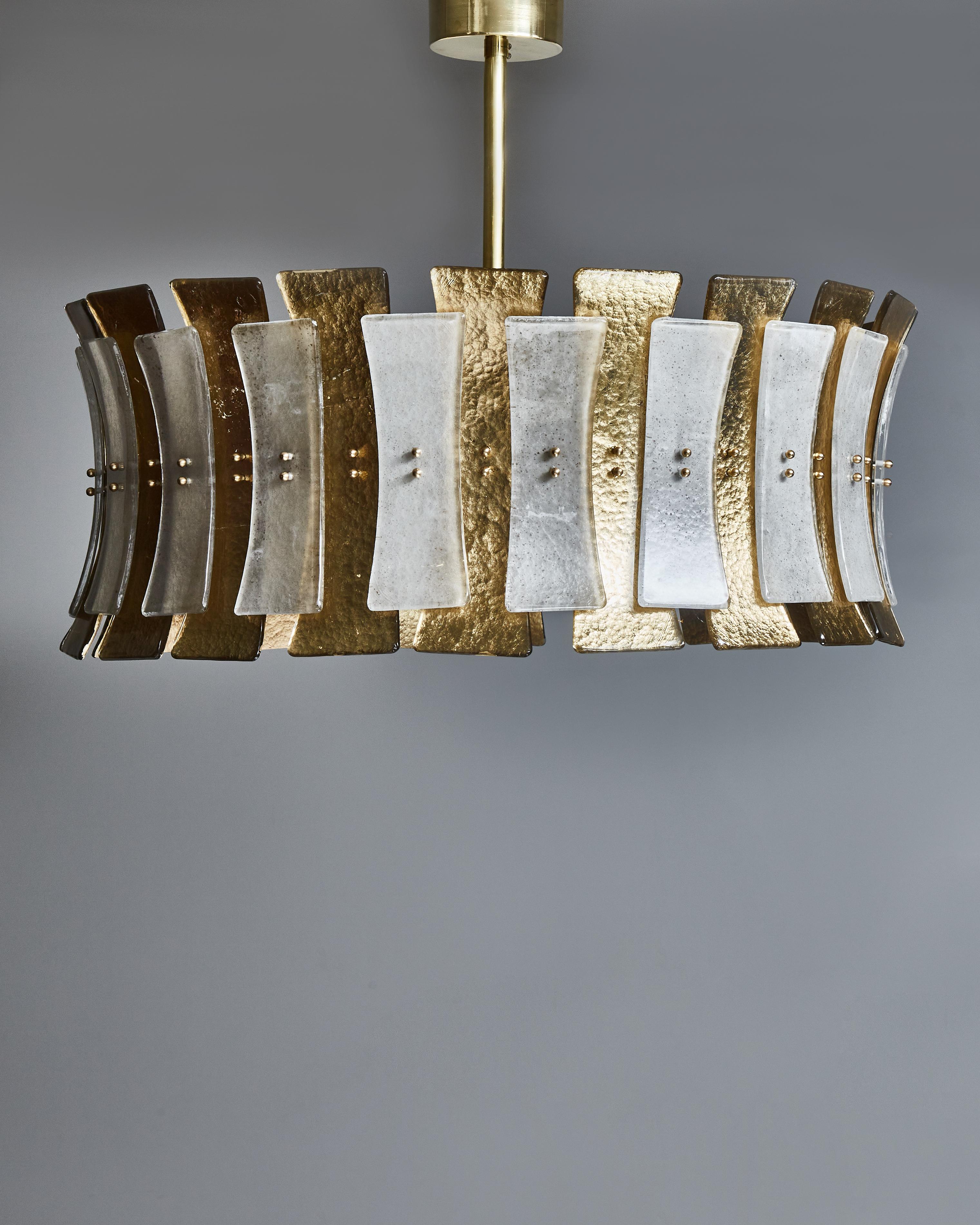 Round drum shaped chandelier with Murano glass panels all around, alternating between gold and grey.