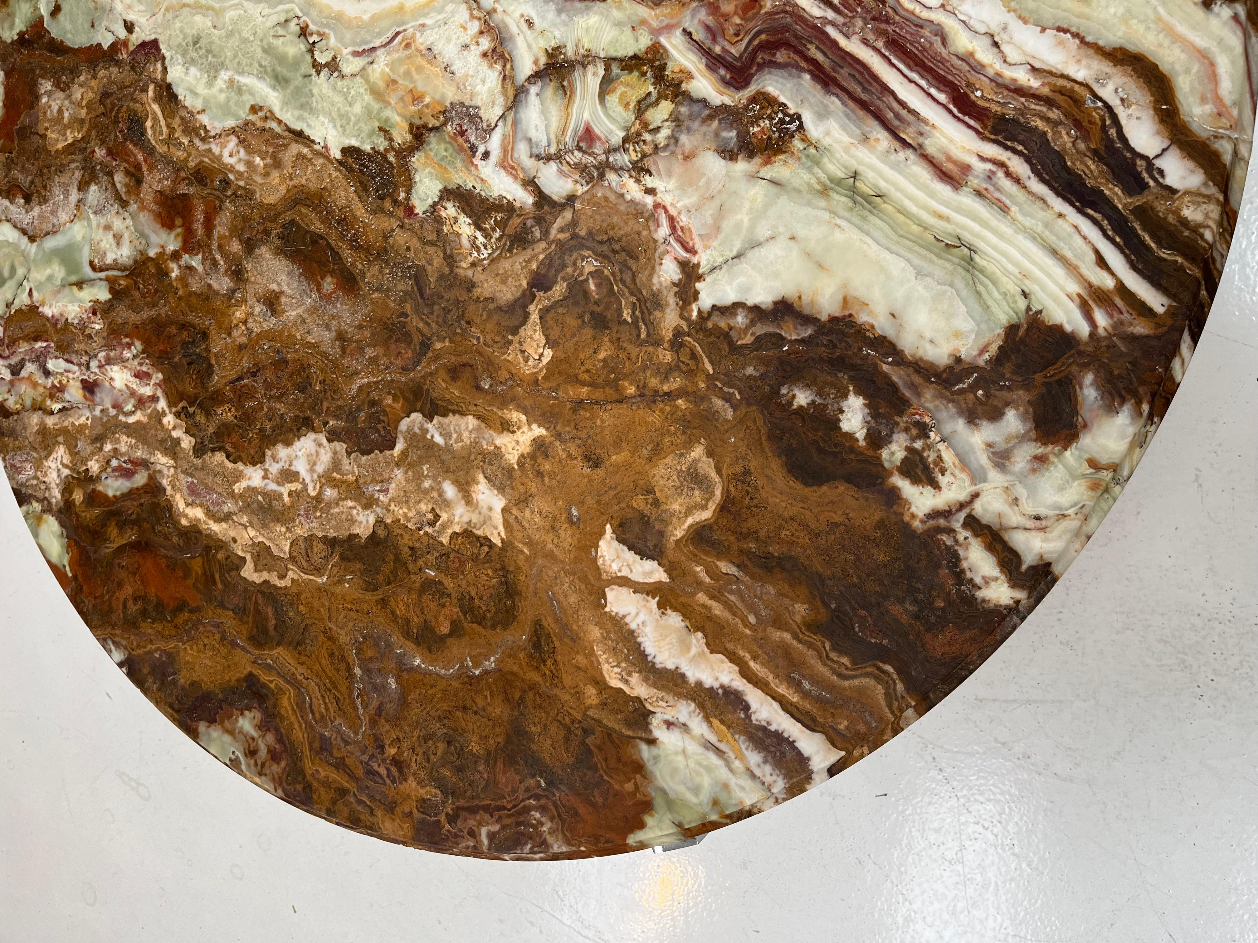 Table basse circulaire en onyx avec structure en acier, Italie en vente 6