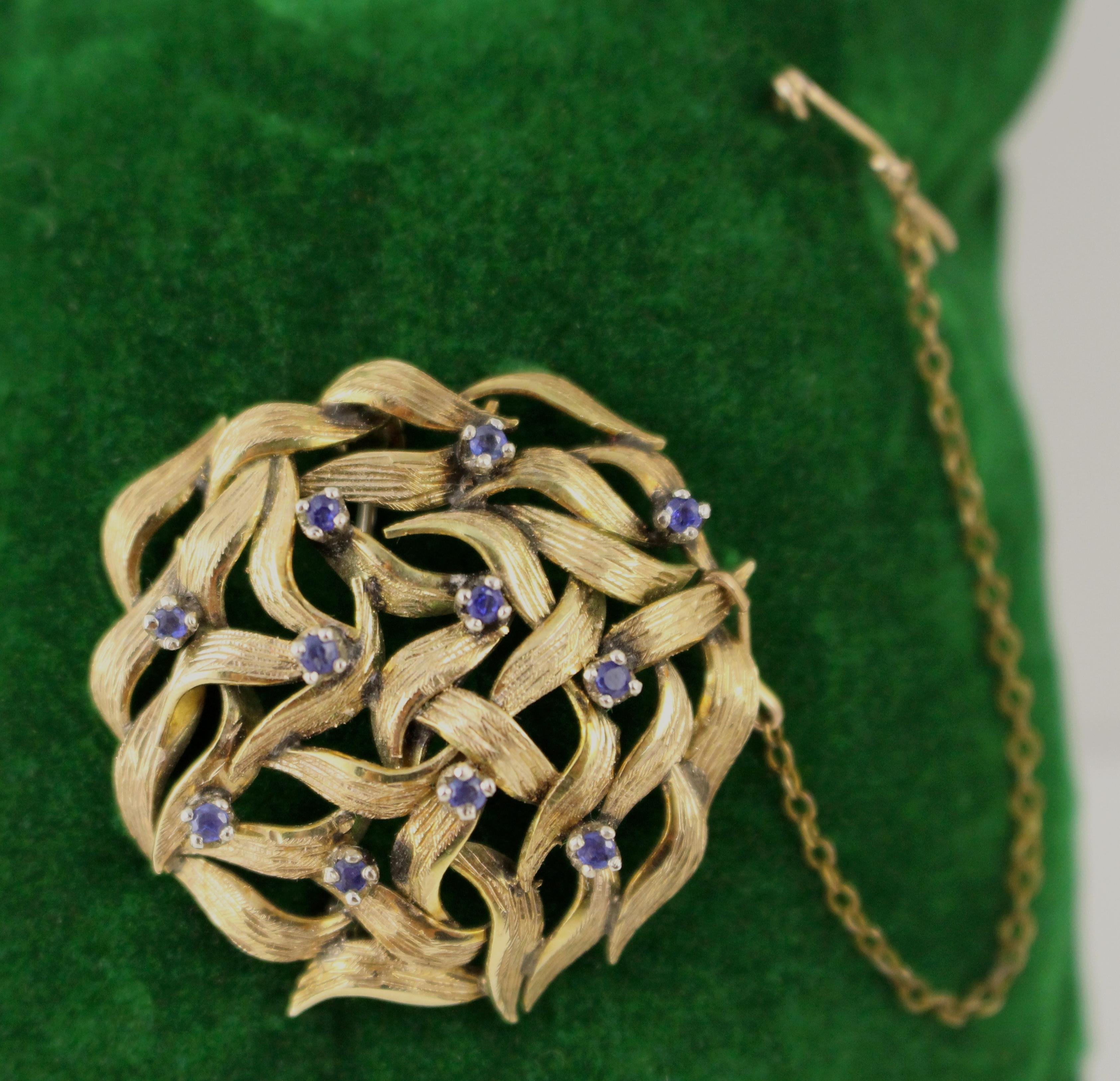 20th Century Circular Openwork Sapphire Set of 14-Carat Gold Brooch For Sale