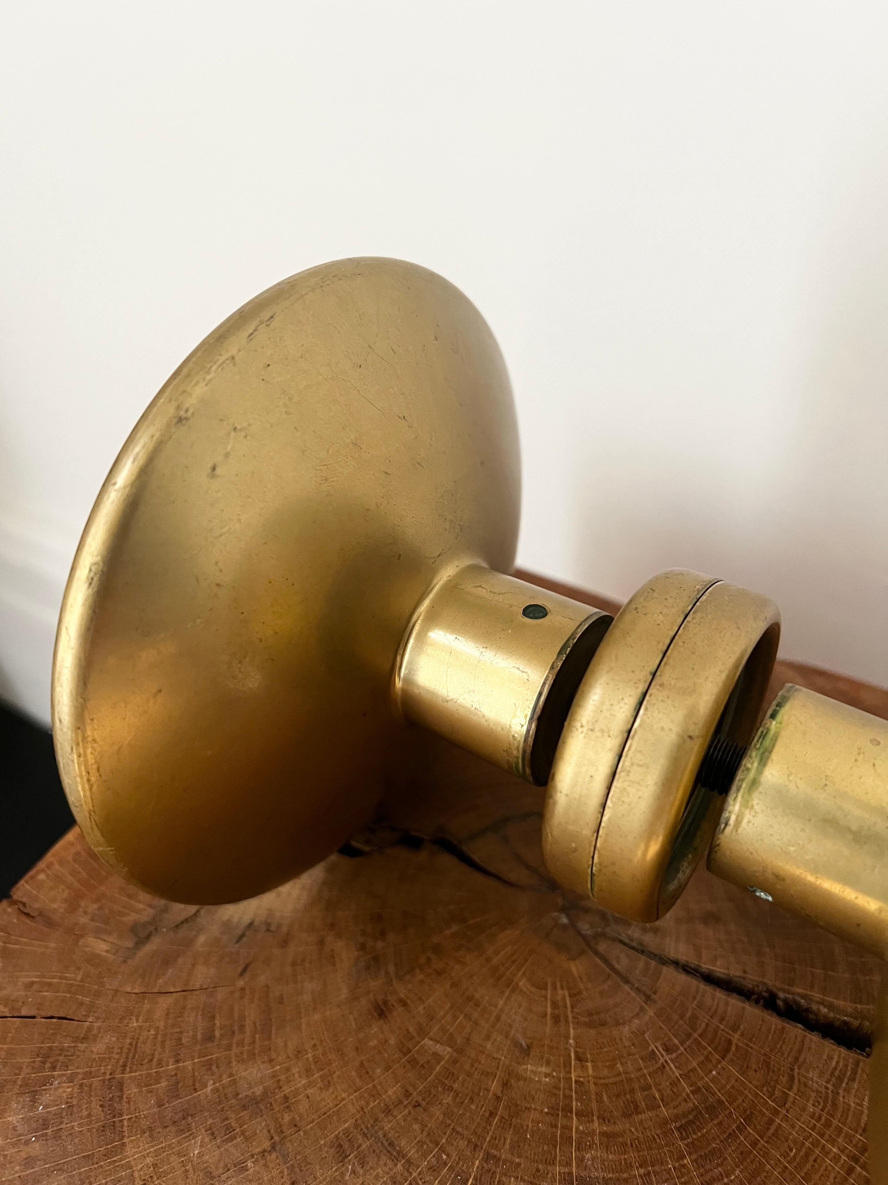 Maniglia circolare a pressione in ottone, metà del XX secolo, Inghilterra in vendita 7