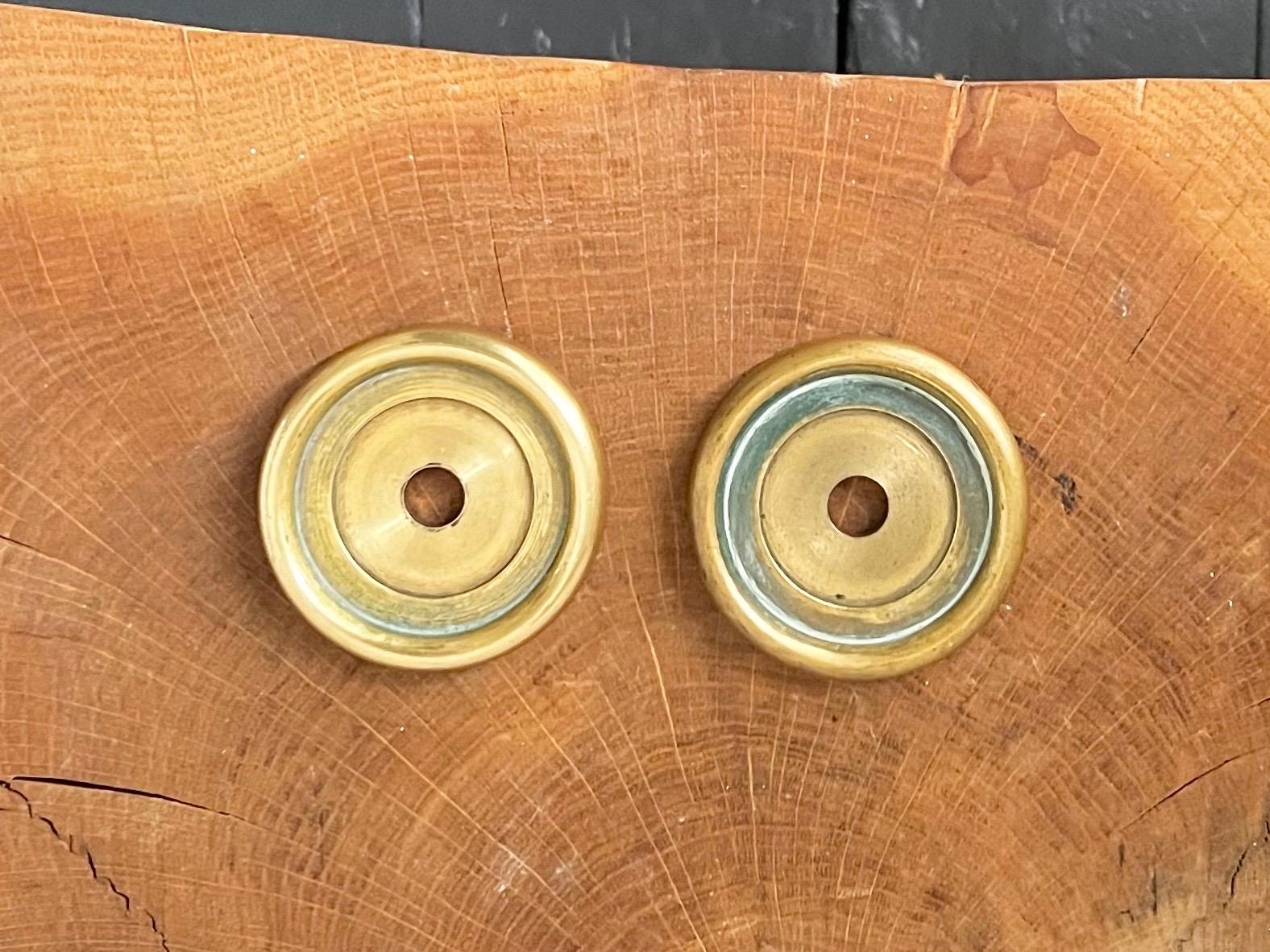 Maniglia circolare a pressione in ottone, metà del XX secolo, Inghilterra in vendita 8