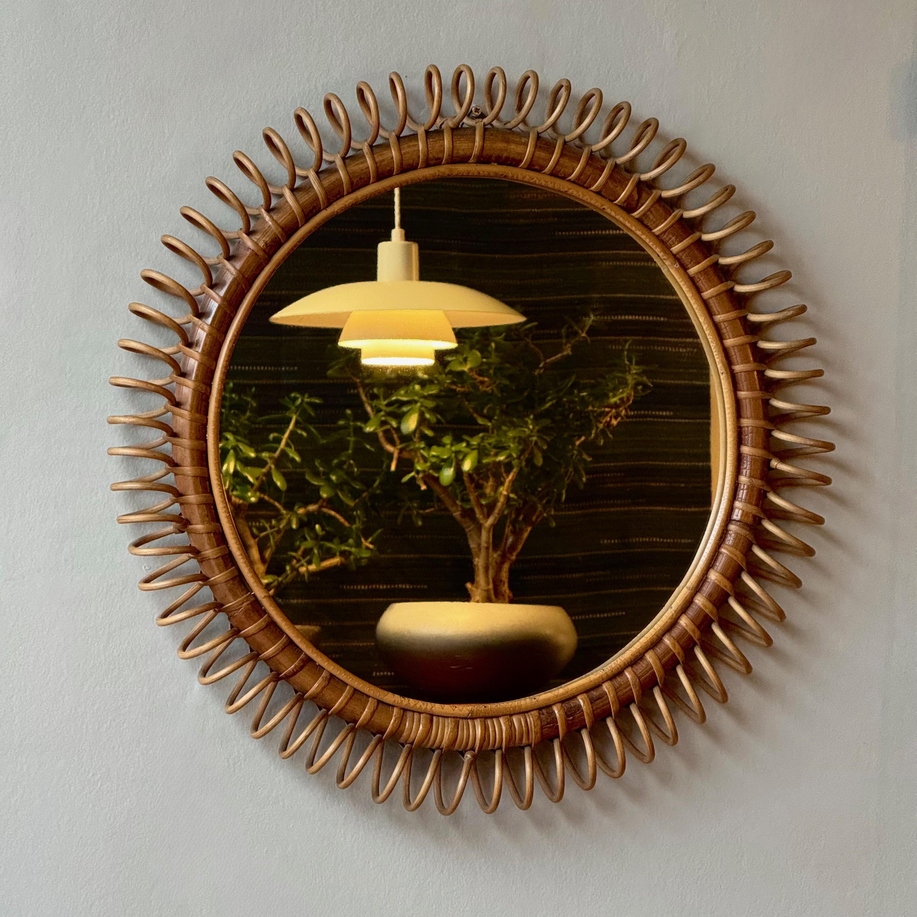 Miroir circulaire en rotin/ Italie, années 1950. Bon état - En vente à London, GB
