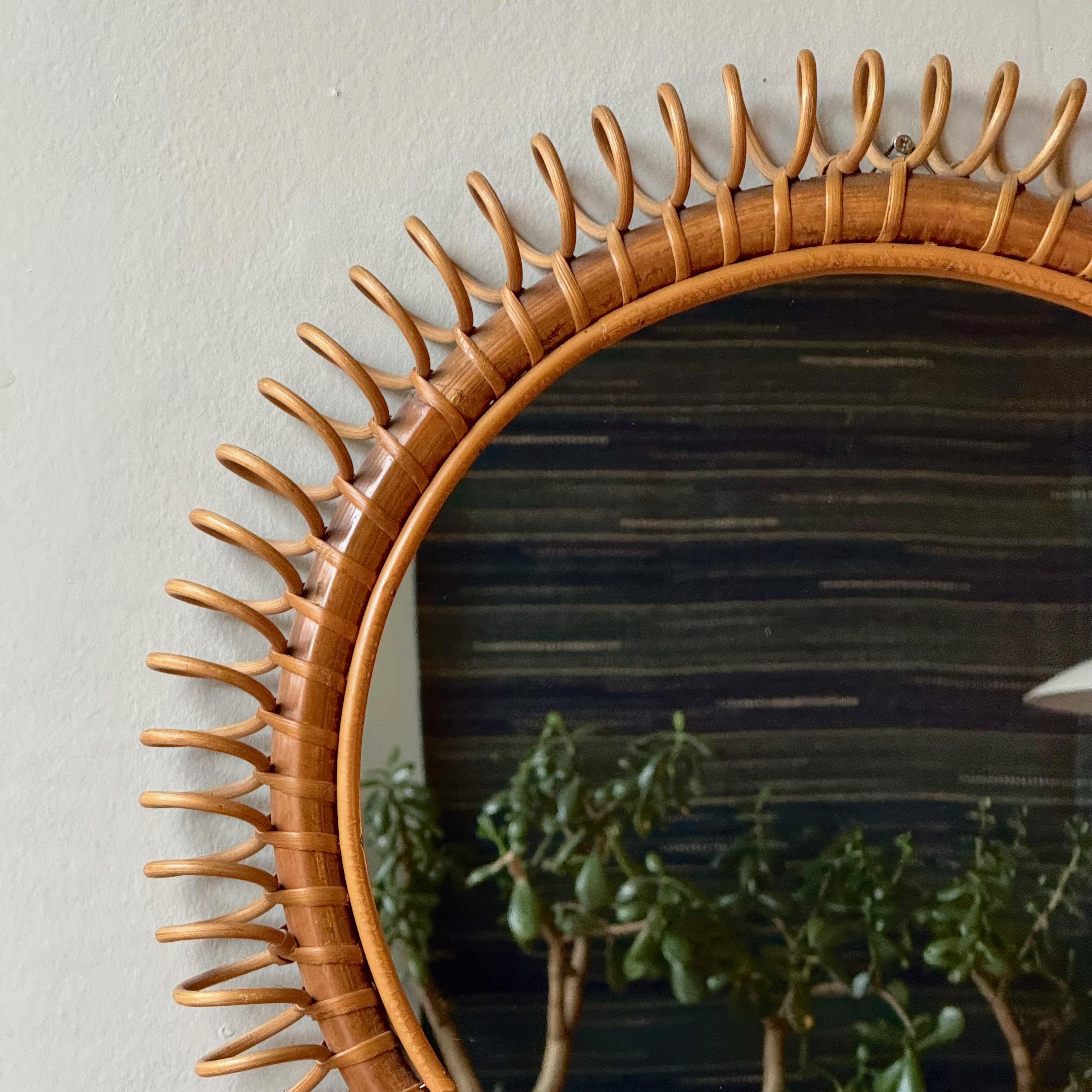 Milieu du XXe siècle Miroir circulaire en rotin/ Italie, années 1950. en vente