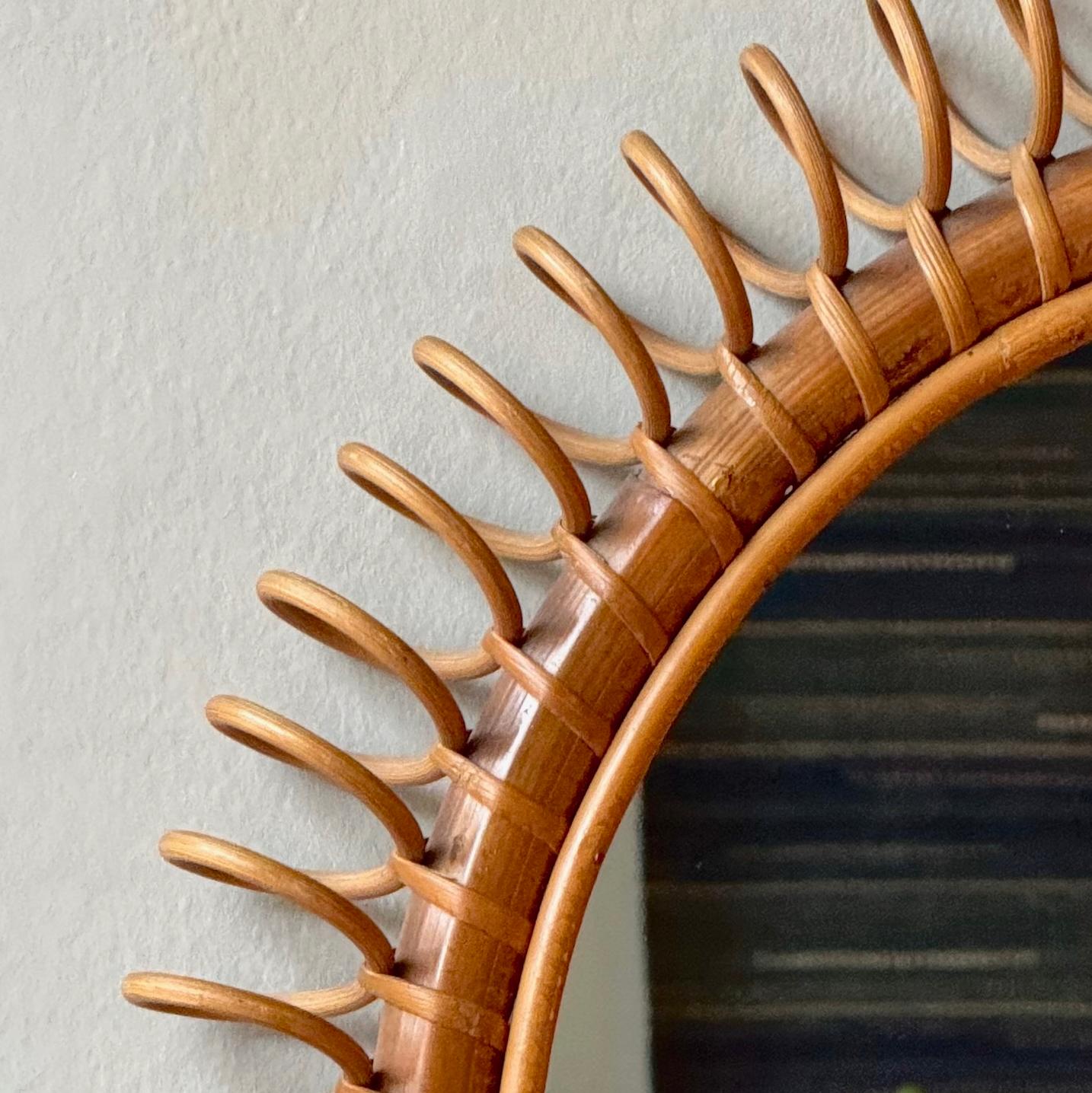 Osier Miroir circulaire en rotin/ Italie, années 1950. en vente