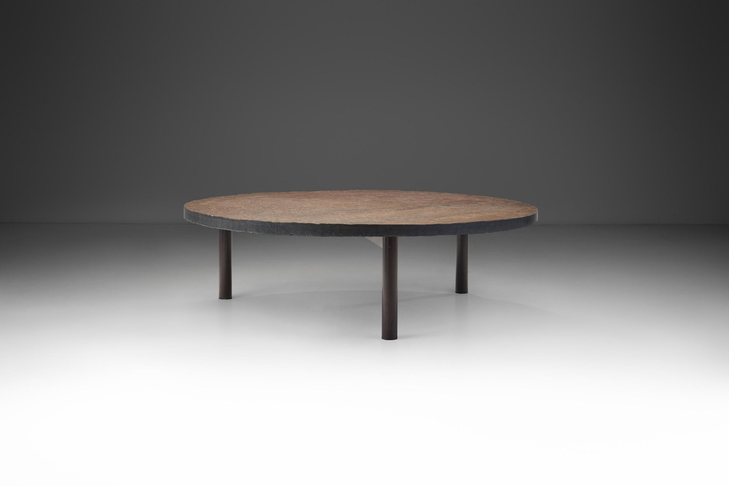 Circular Rustic Tripod Coffee Table, Europe ca 1950s In Good Condition In Utrecht, NL