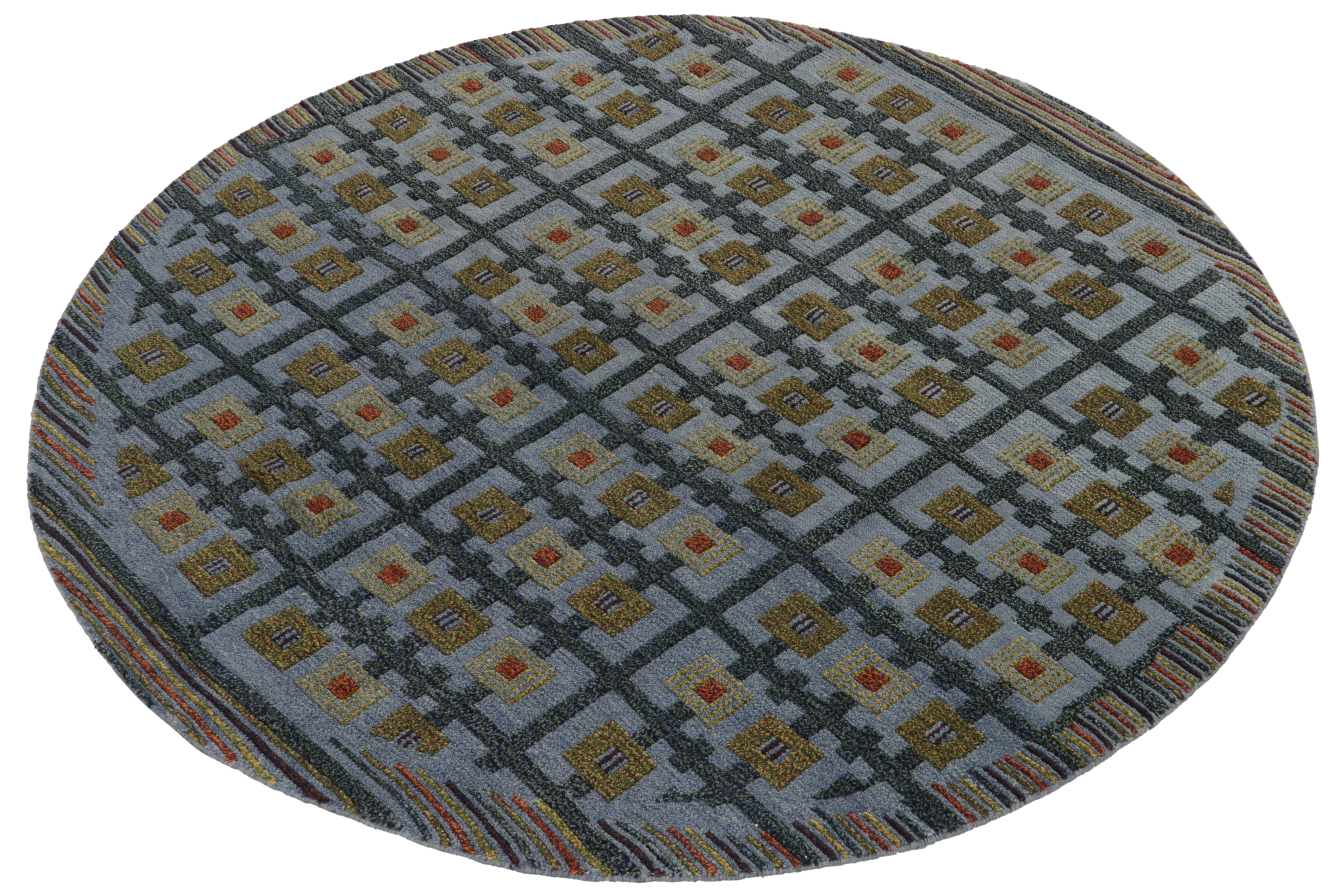 An elegant Art Deco style circle rug from the Rug & Kilim award-winning Scandinavian Kilim Collection. This particular 8’ piece exemplifies the textural sensibility of the line as it complements the mid-century style geometric pattern—enjoying