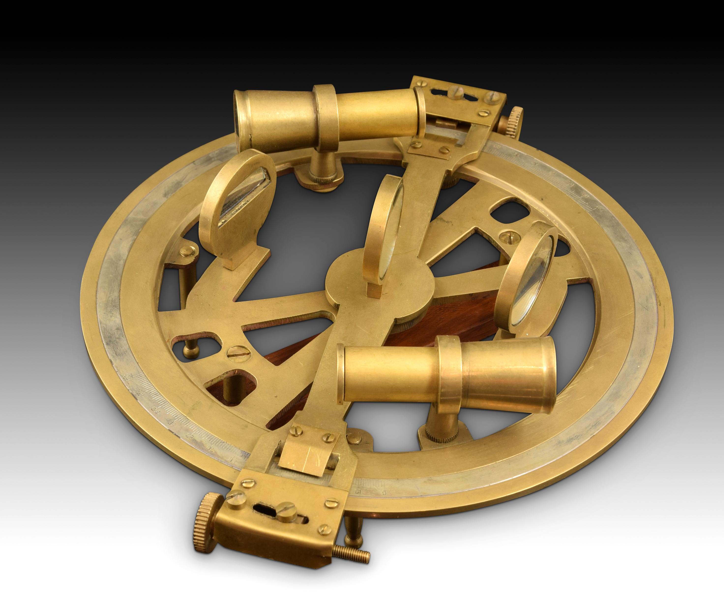 European Circular Sextant, Decorative Piece, 20th Century For Sale