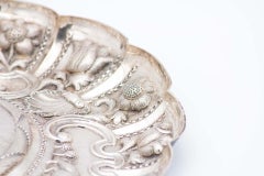 Circular shaped apparatus salver