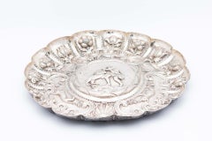 Circular shaped apparatus salver