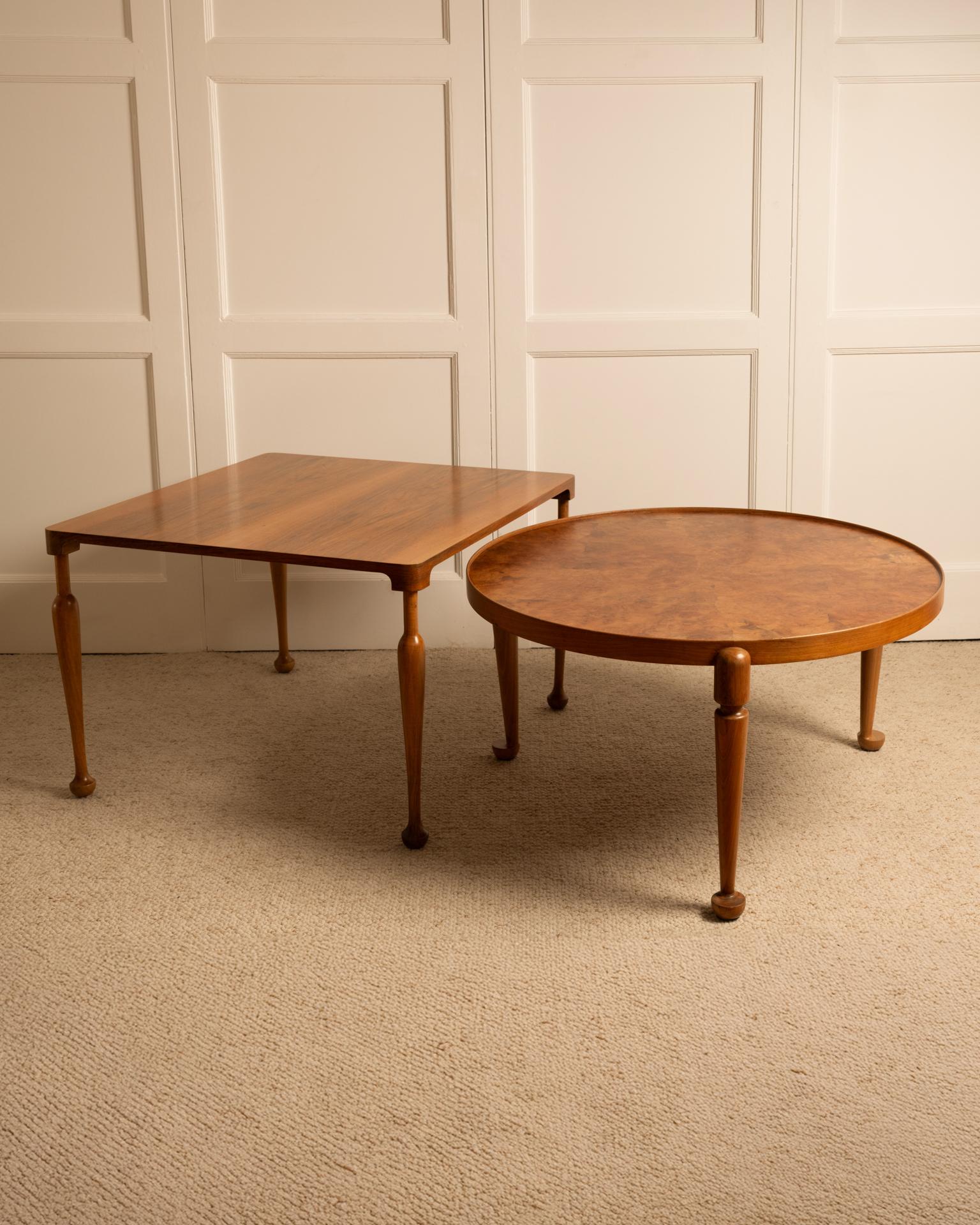 Tripod side table attributed to Josef Frank - Sweden 1940

Circular top in walnut burl wood resting on 3 large elegant legs.
Possibility of grouping with a square table.

Dimensions: H49 x 90 cm