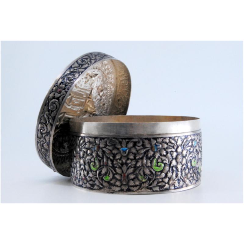 Circular silver box with enameled reliefs in oriental style and Buddhist temple For Sale 4