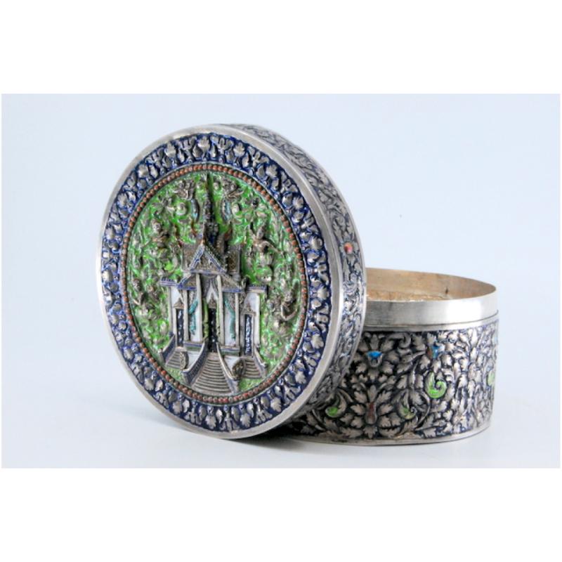 Circular silver box with enameled reliefs in oriental style and Buddhist temple In Good Condition For Sale In Porto, PT