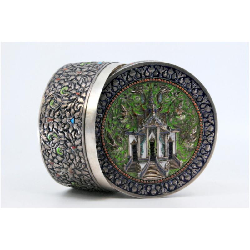 Circular silver box with enameled reliefs in oriental style and Buddhist temple For Sale 1