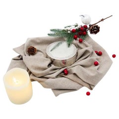 Runde Silberdose mit Gravur auf dem abnehmbaren Deckel und goldener Innenausstattung