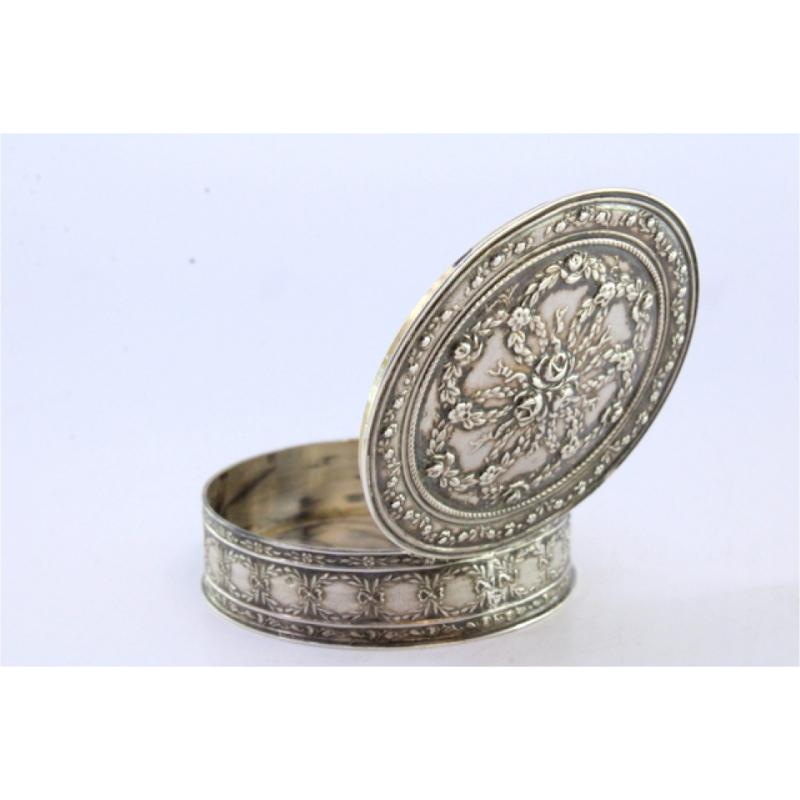 19th Century Circular silver box with floral reliefs and a hinged lid For Sale