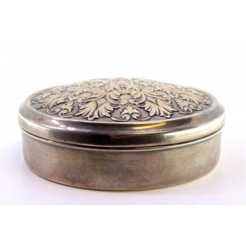 European Circular silver box with floral reliefs on the removable lid For Sale