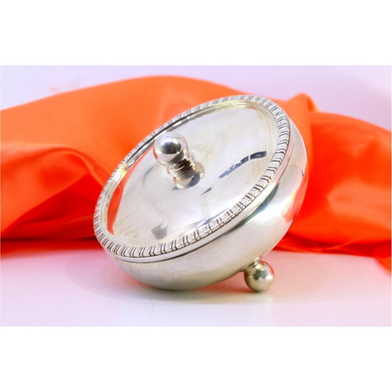 European Circular silver box with lid knob, frieze and three spherical feet For Sale