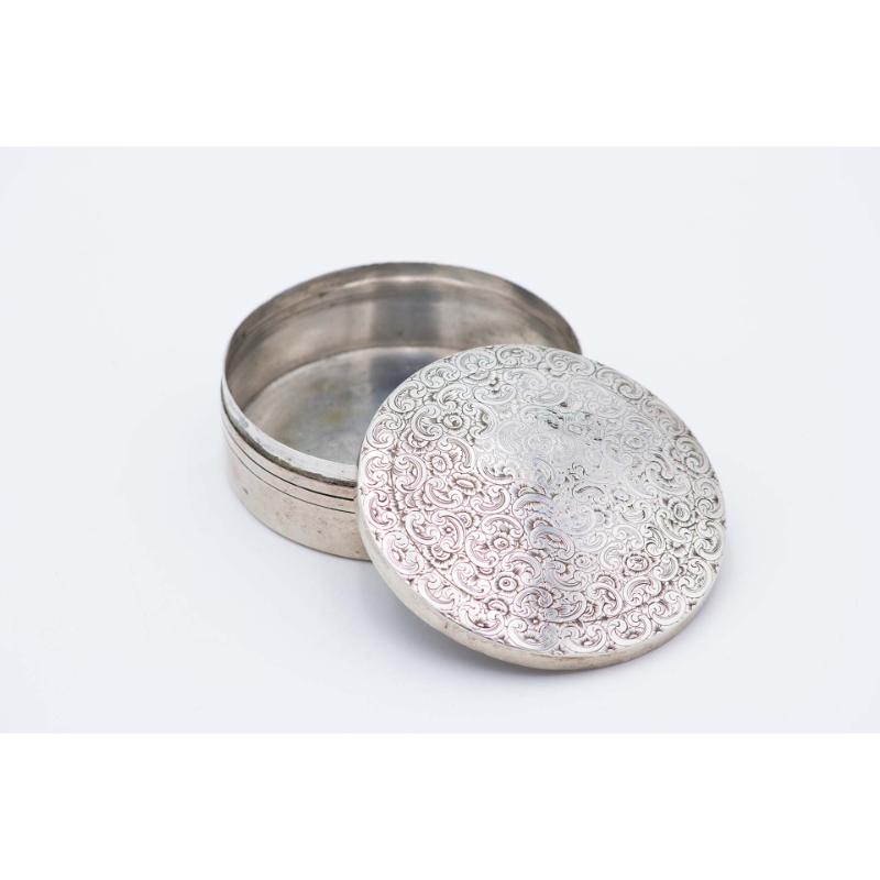 European Circular silver box with plant reliefs on the removable lid For Sale