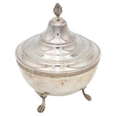 Scatola circolare per caramelle in argento