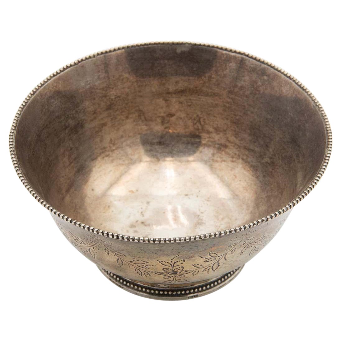 Circular silver candy box with floral motifs