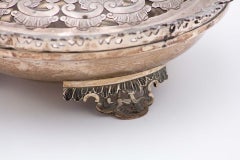 Circular silver flower box