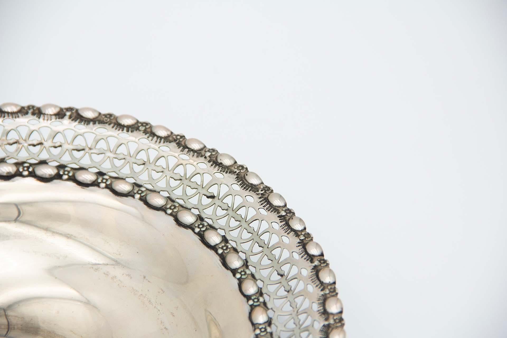 European Circular silver fruit bowl For Sale